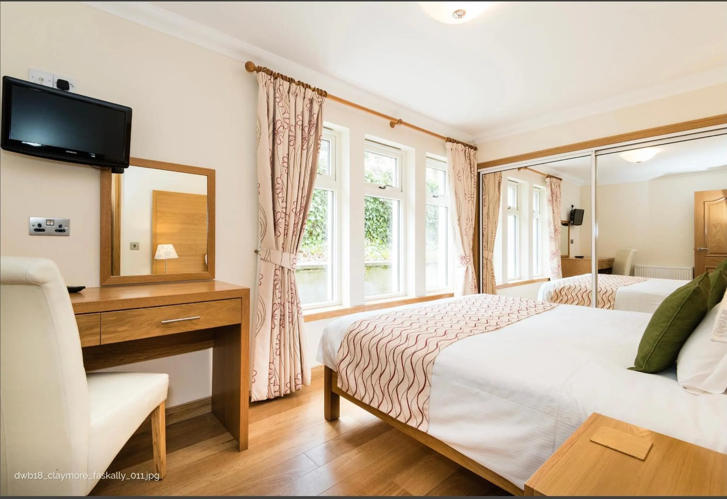 Bed in The Claymore Guest House