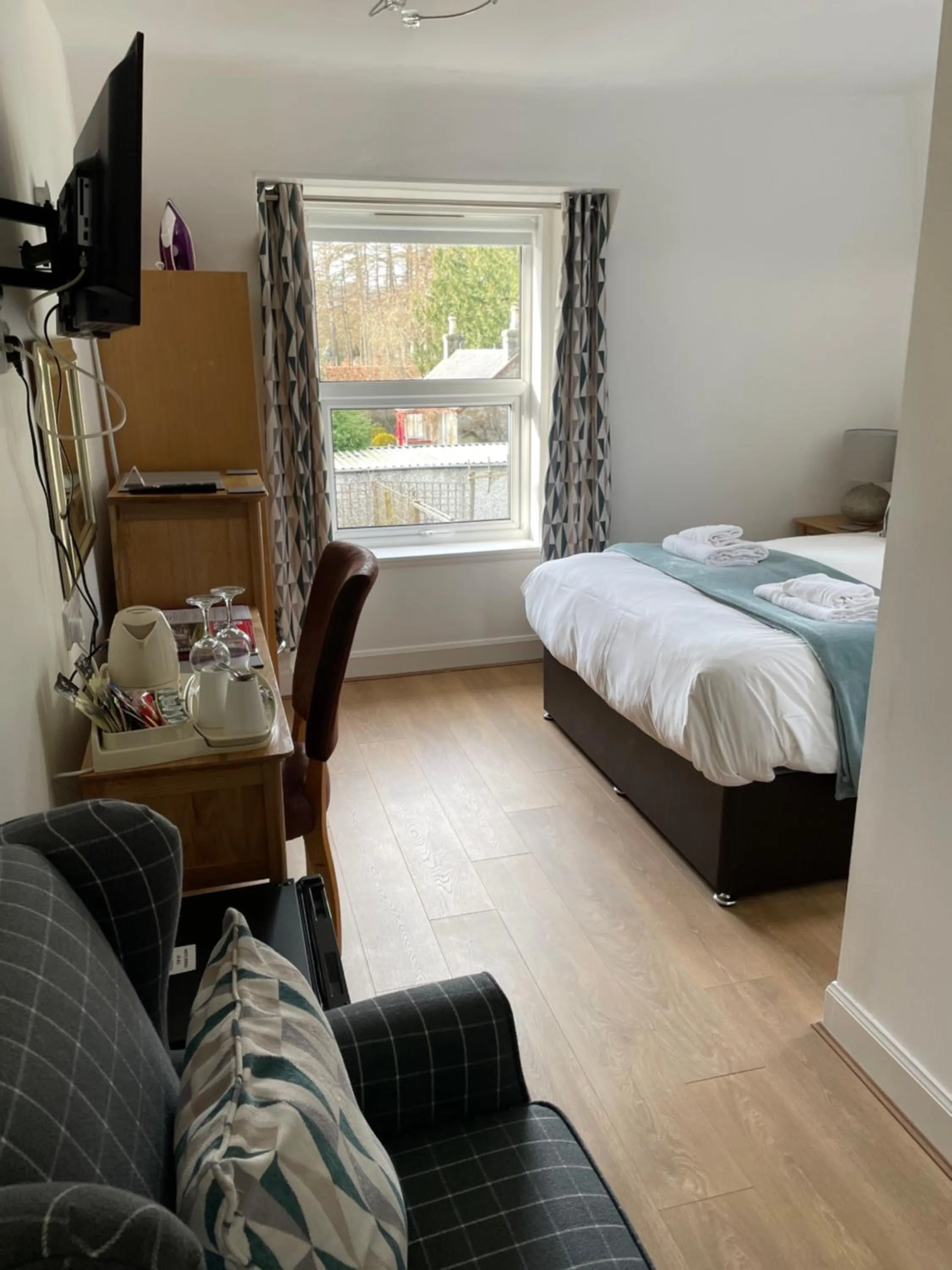 Bed in The Claymore Guest House