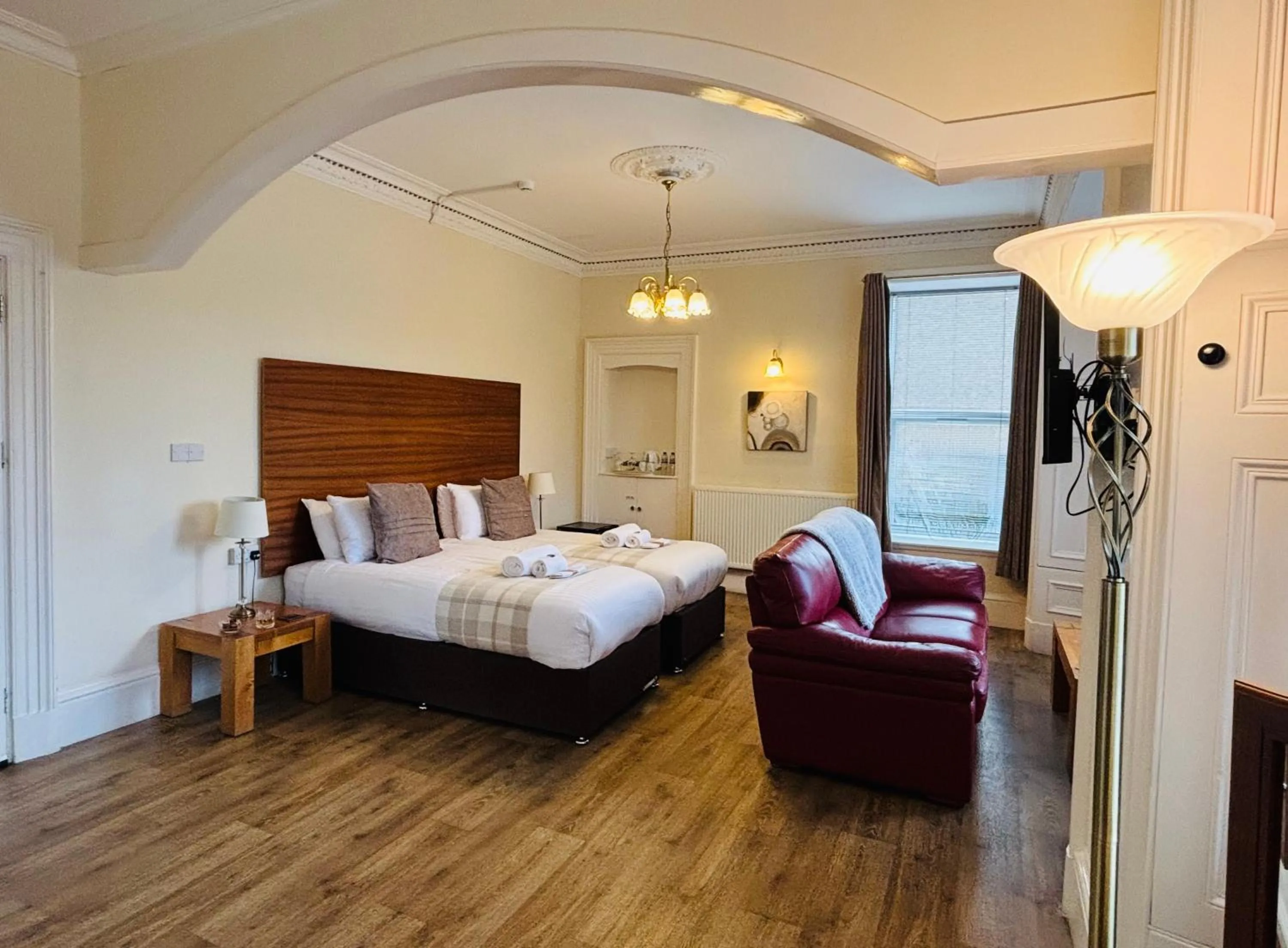 Bed in The Claymore Guest House