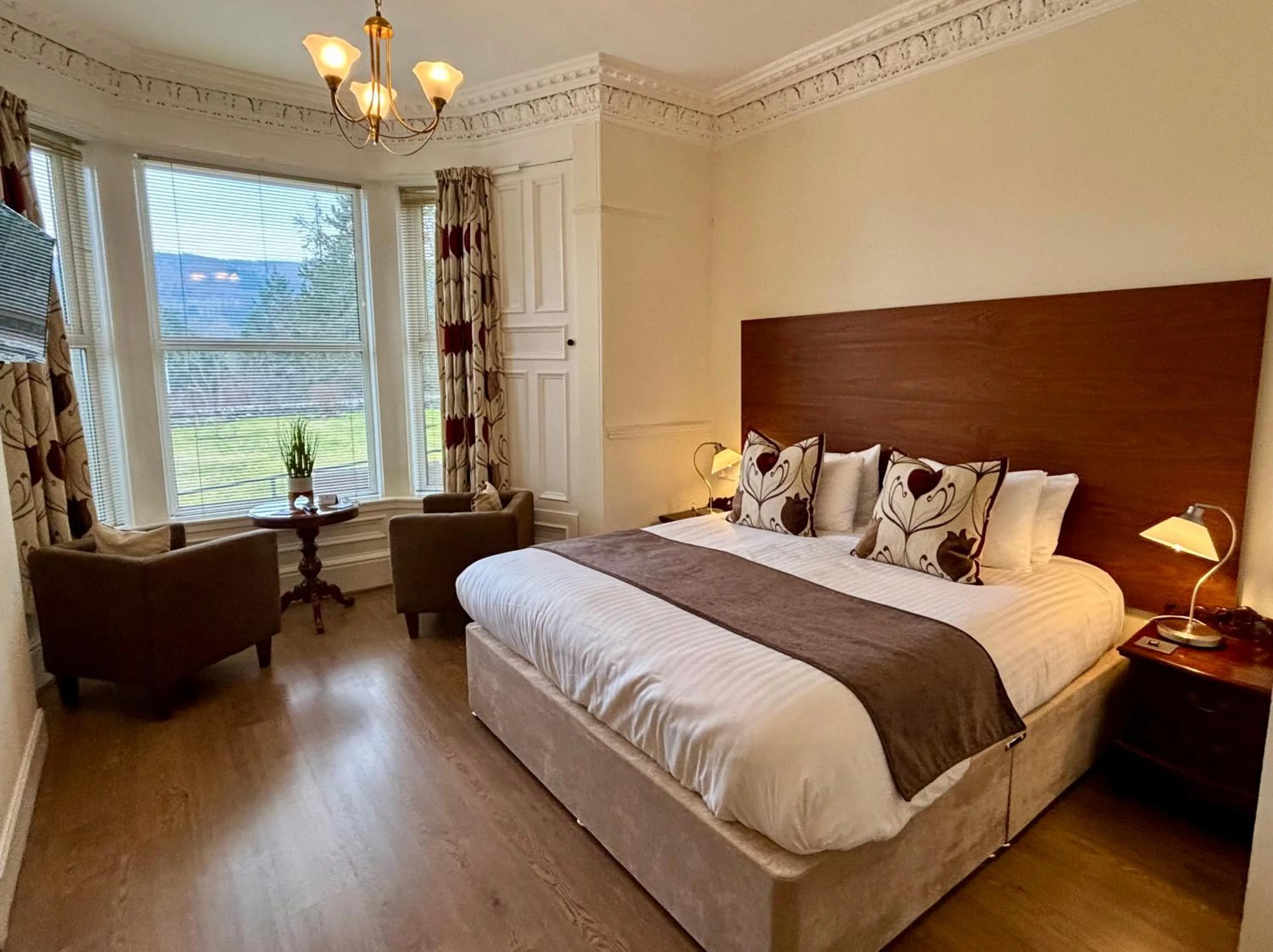 Bed in The Claymore Guest House