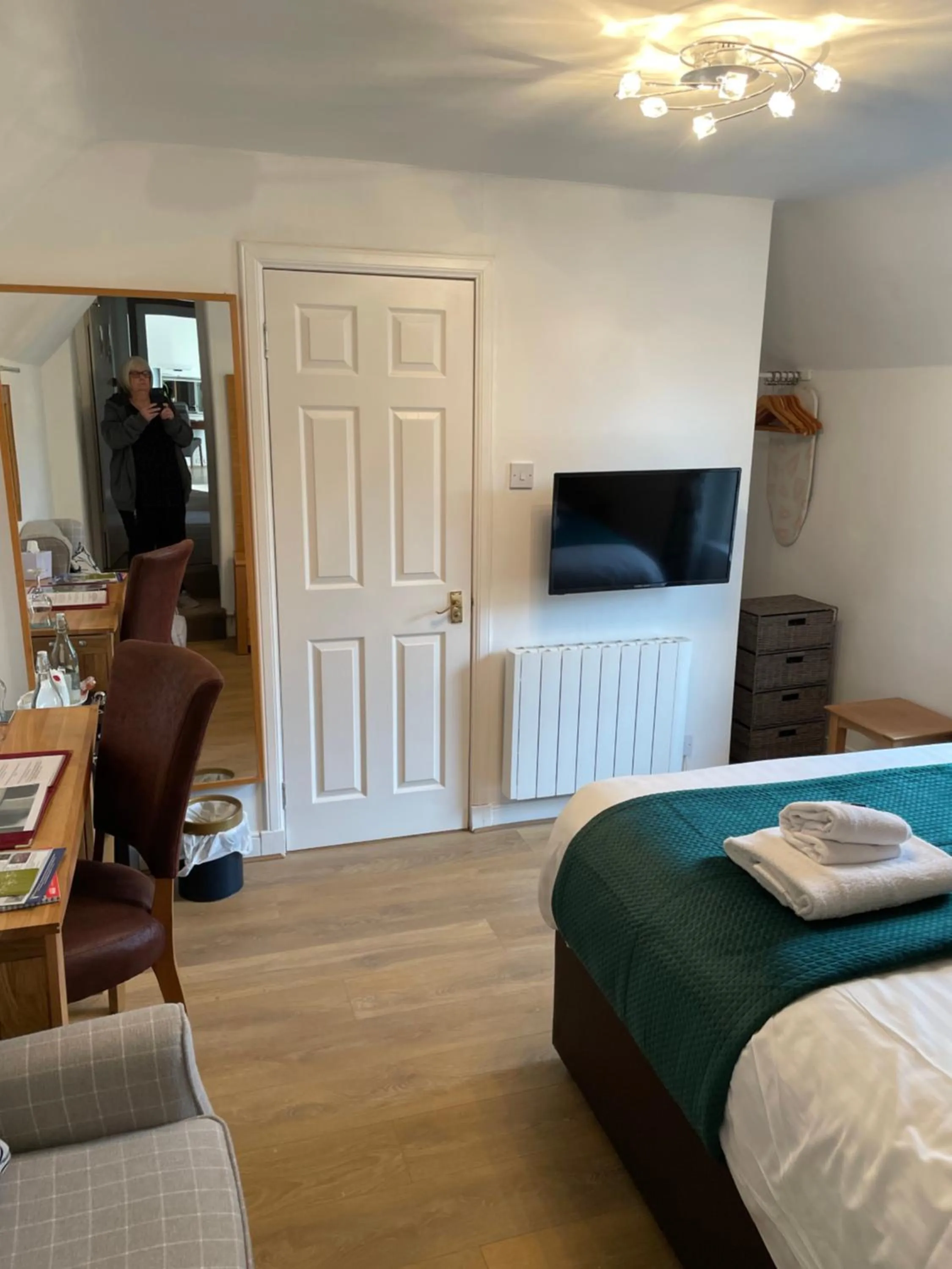 Bed in The Claymore Guest House