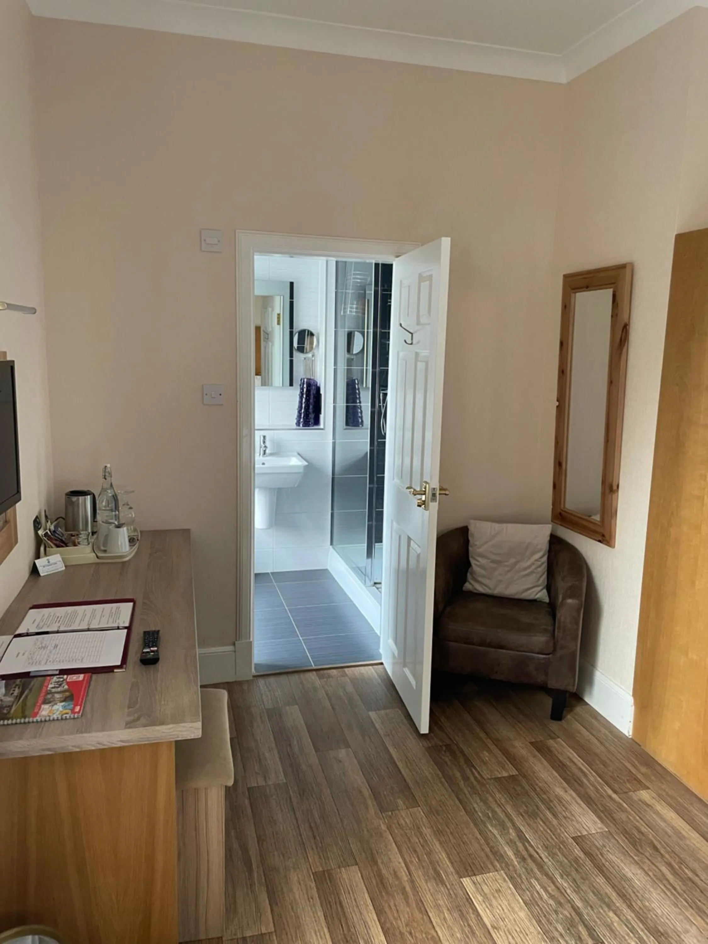 Bed in The Claymore Guest House