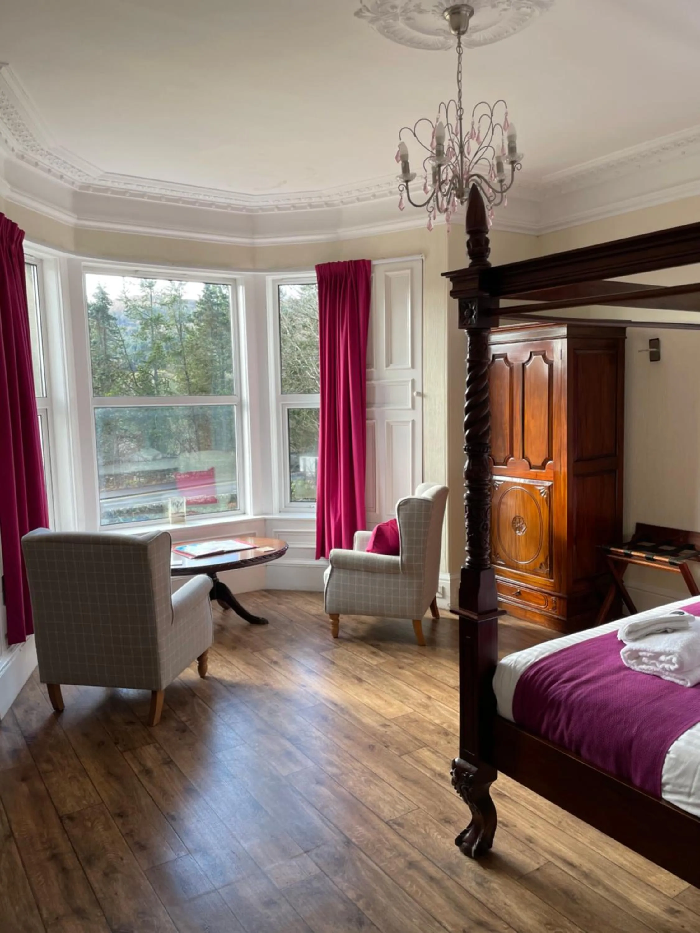 Bed in The Claymore Guest House