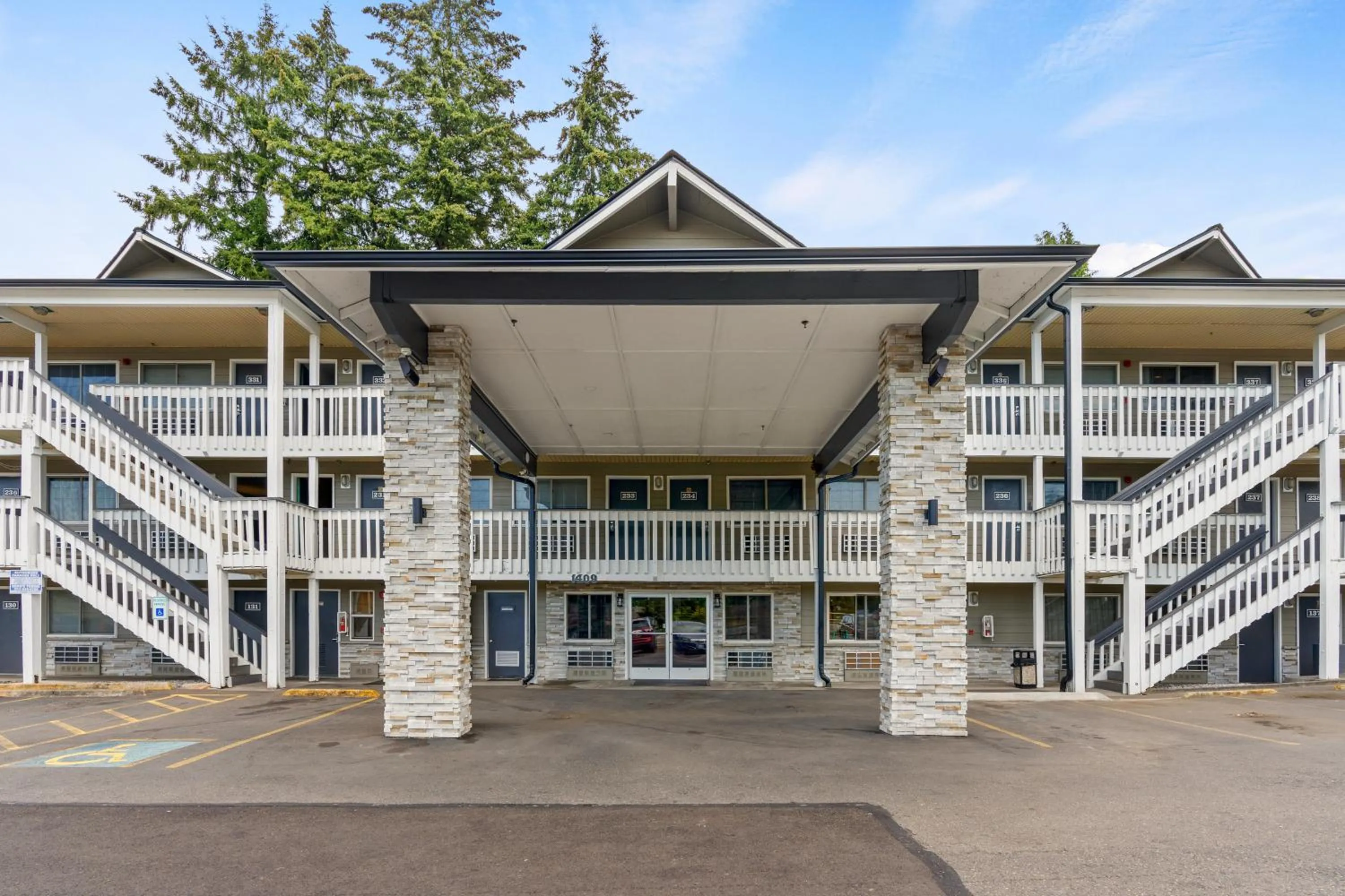 Facade/entrance in Basecamp Puyallup a Travelodge by Wyndham