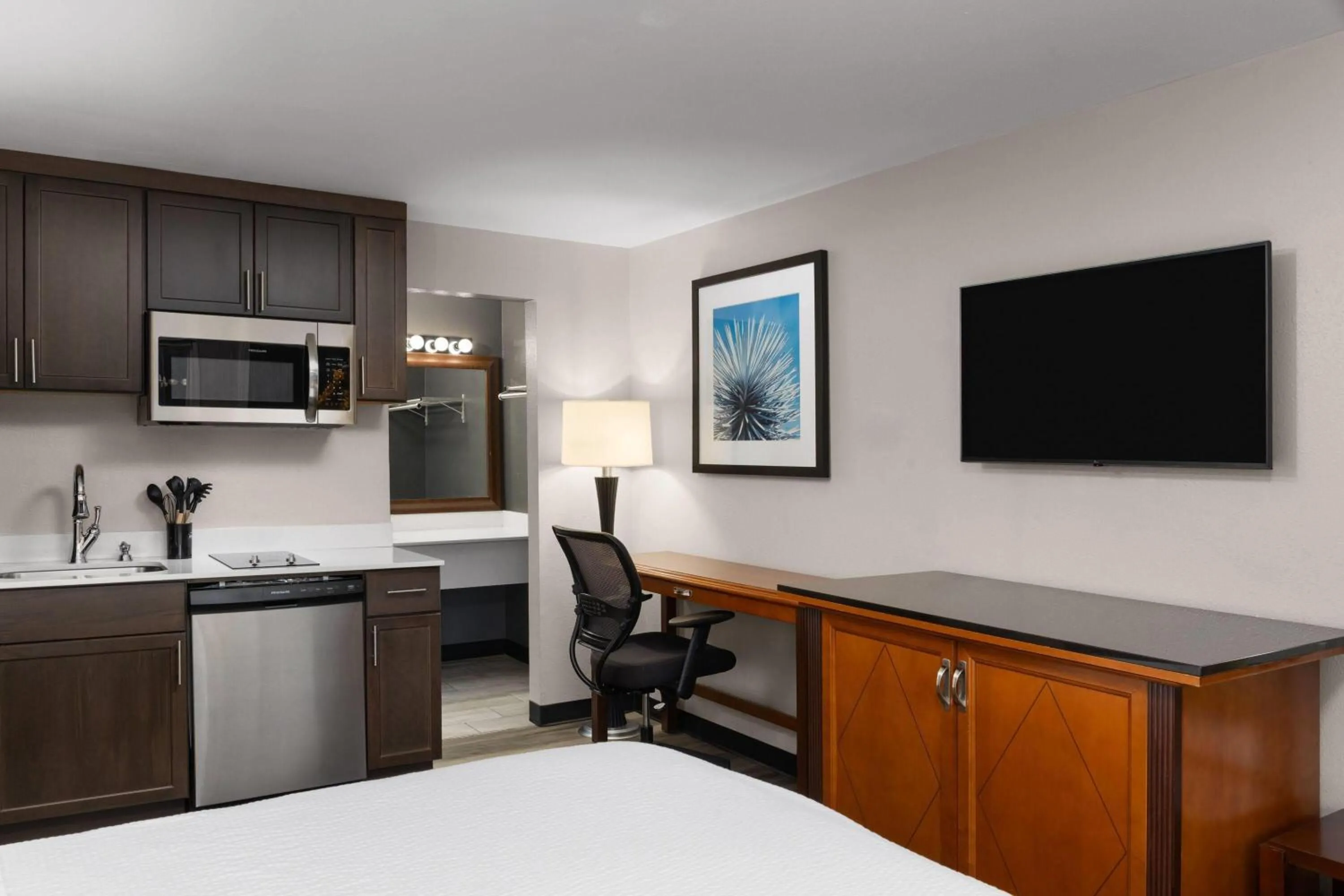 Photo of the whole room in Basecamp Puyallup a Travelodge by Wyndham