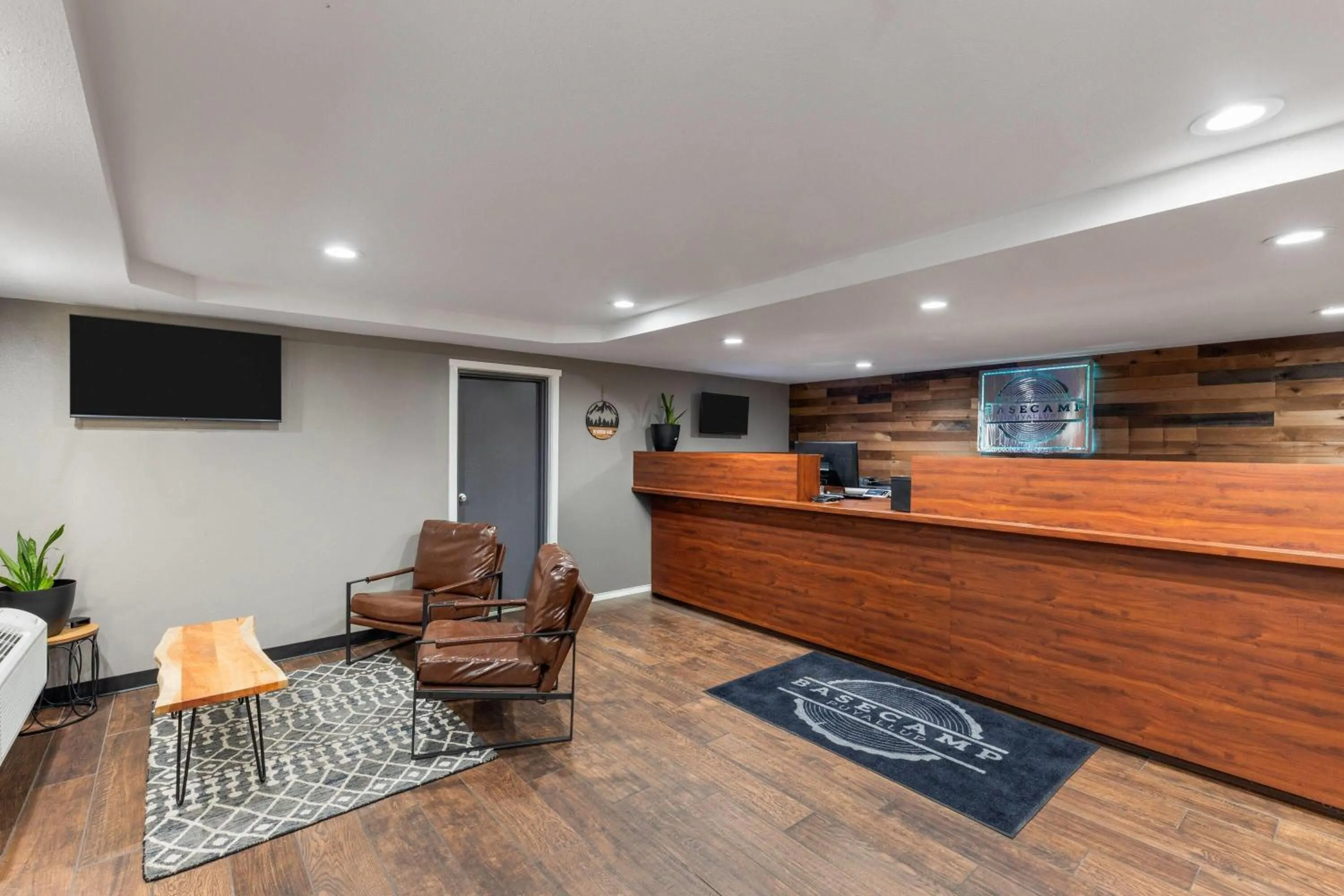 Lobby or reception in Basecamp Puyallup a Travelodge by Wyndham