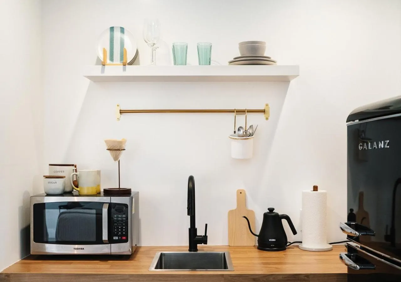 Kitchen or kitchenette, Kitchen/Kitchenette in Laguna Beach Lodge