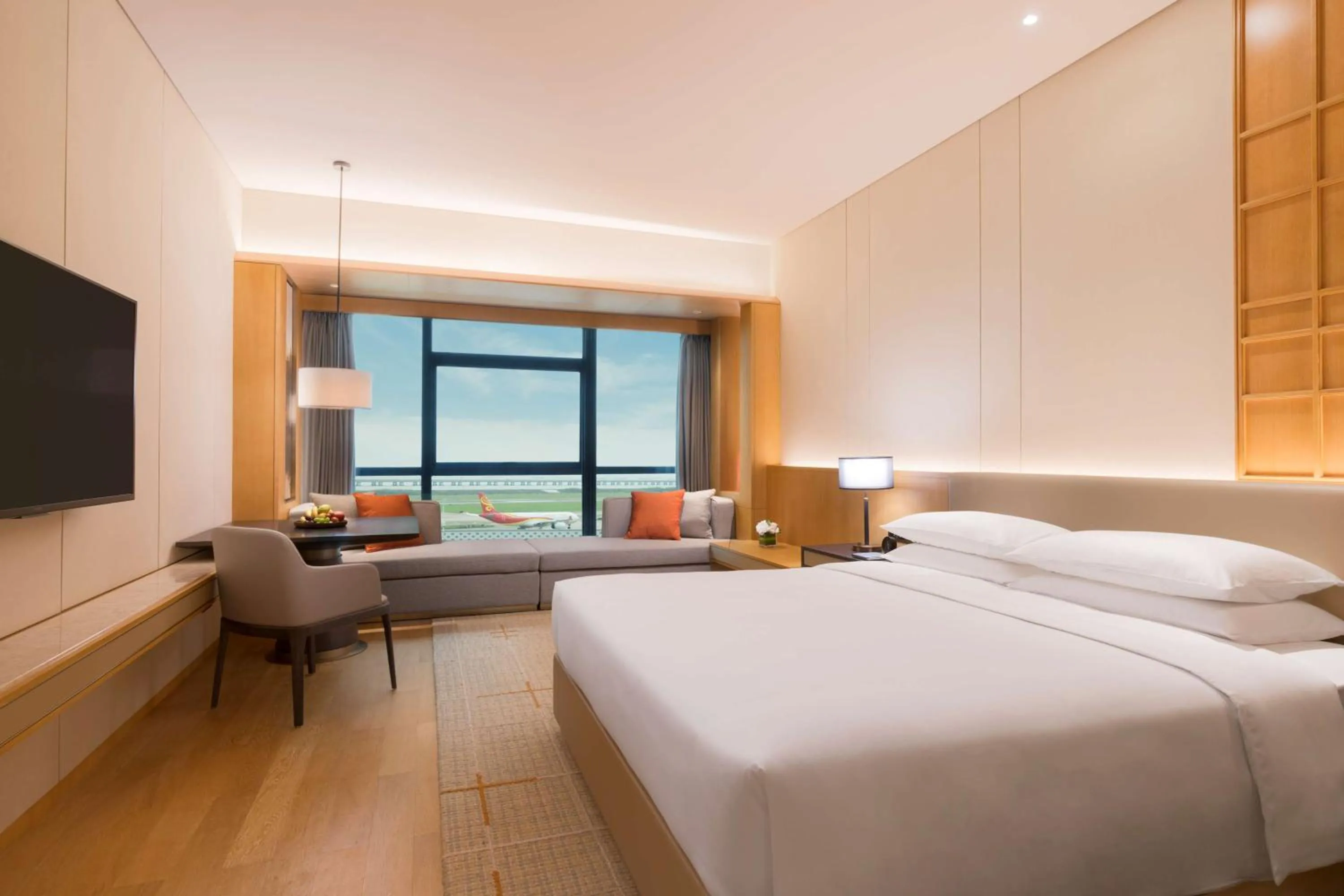 Photo of the whole room, Bed in Hyatt Regency Shenzhen Airport