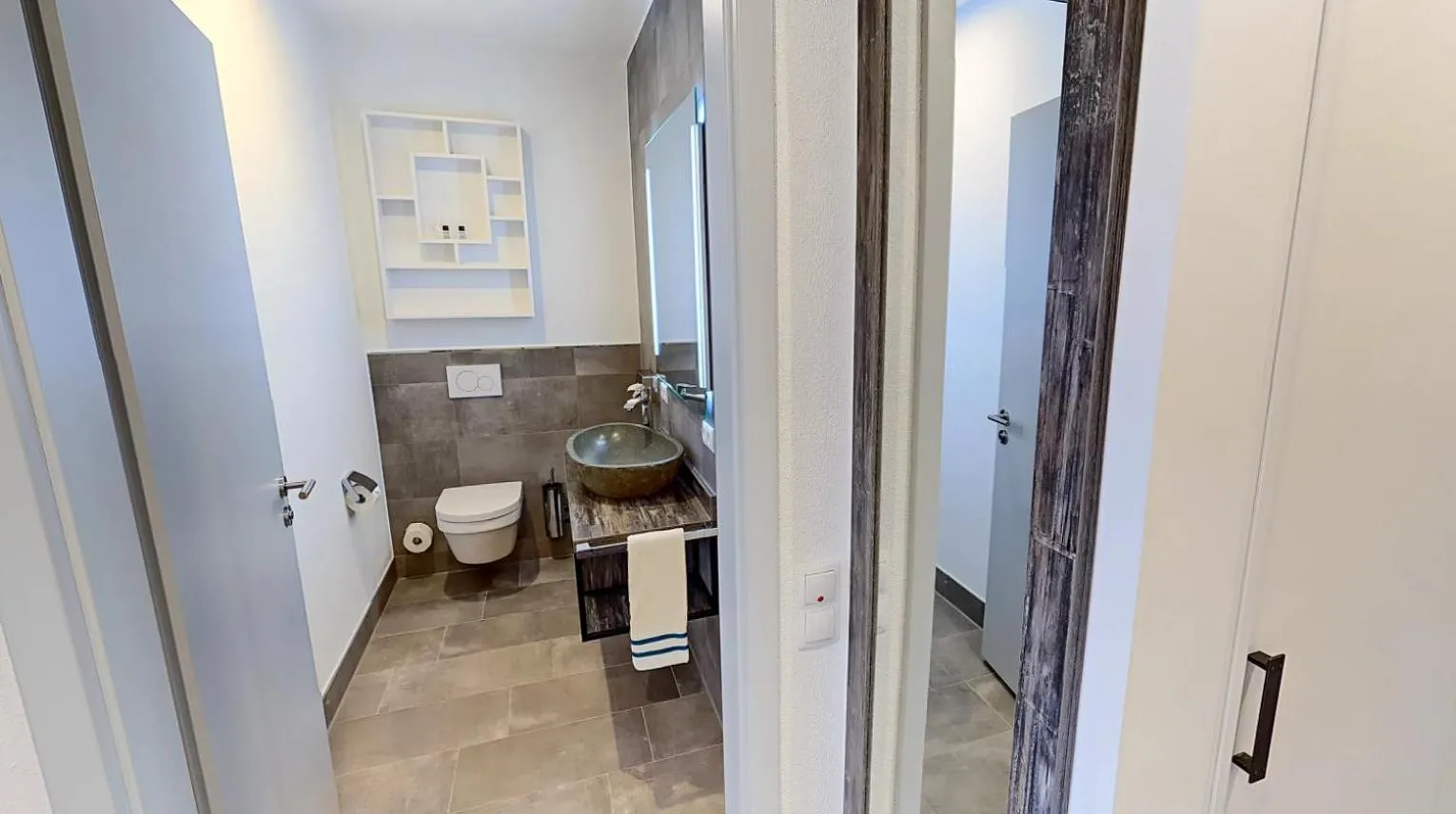 Bathroom in Boardinghouse Emden