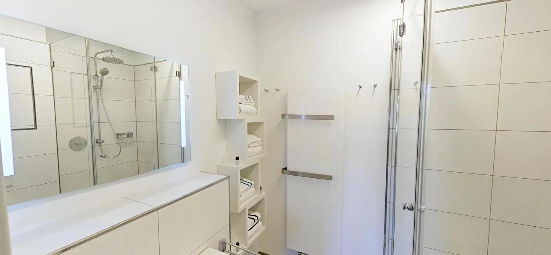 Bathroom in Boardinghouse Emden