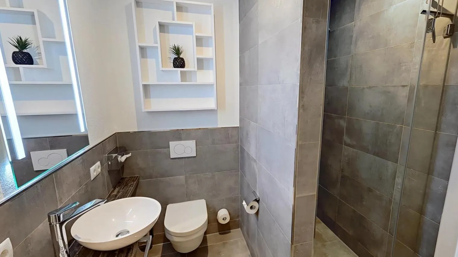 Shower in Boardinghouse Emden