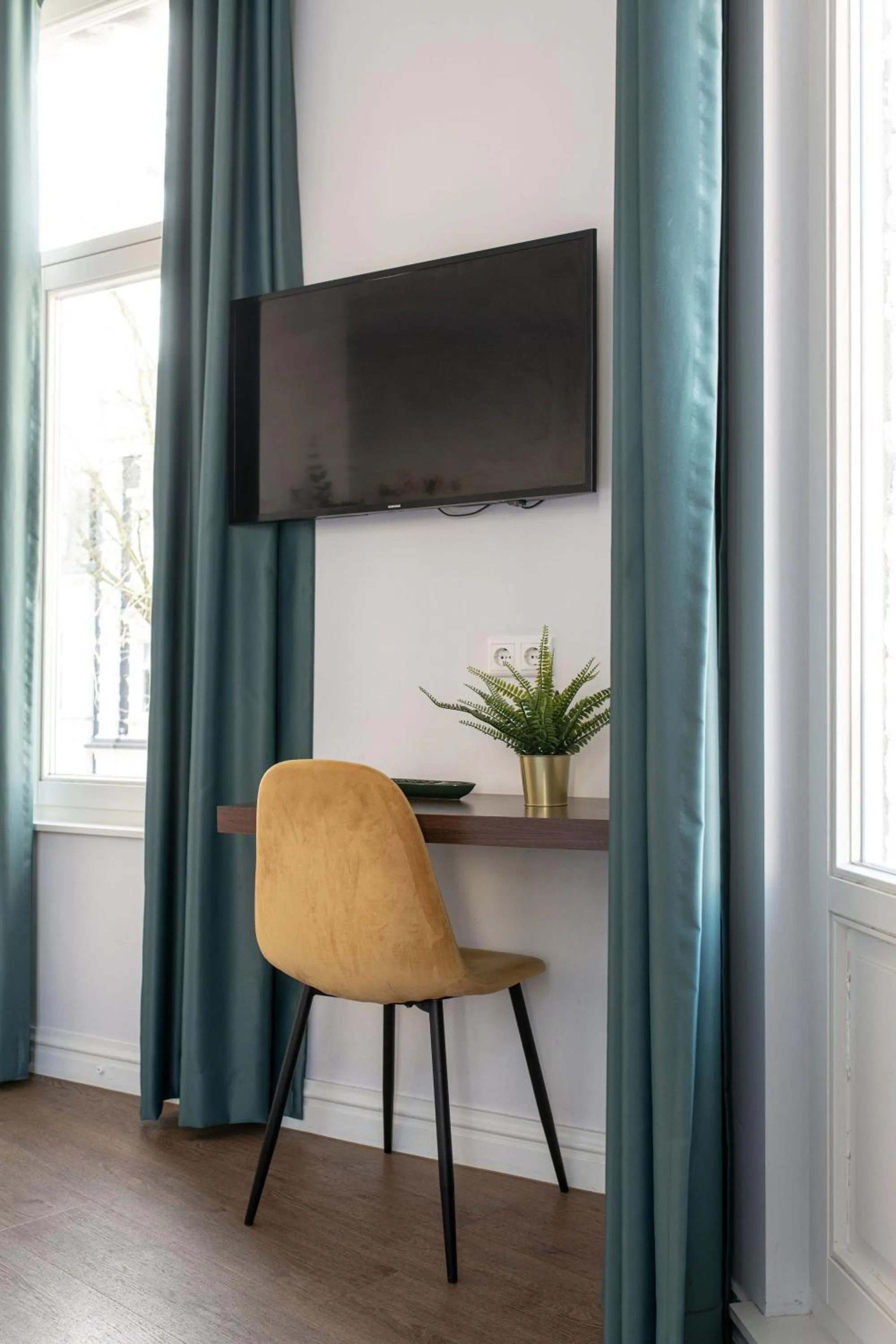 TV and multimedia in Alex Maastricht