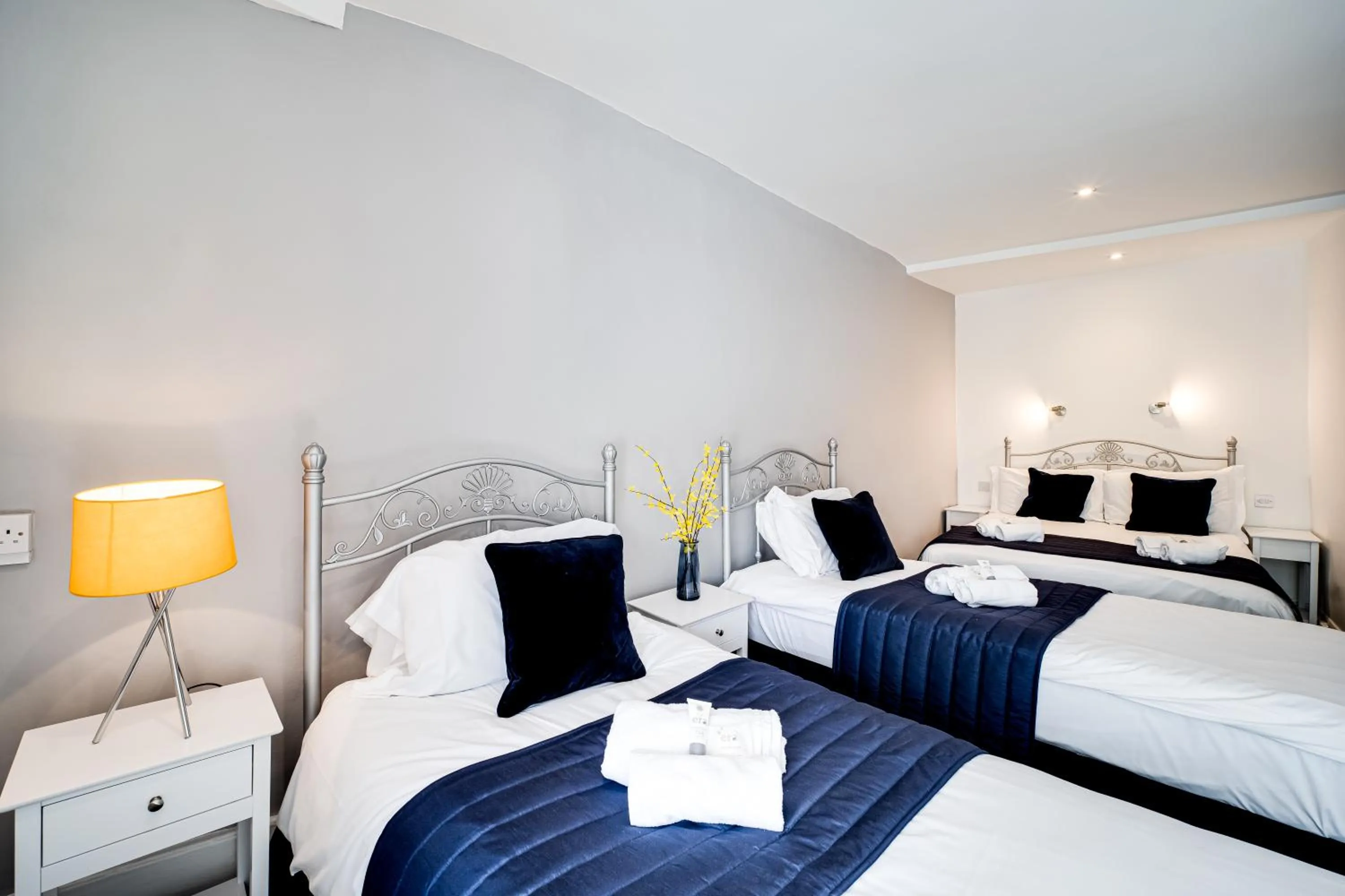 Photo of the whole room, Bed in The Beaufort Hotel