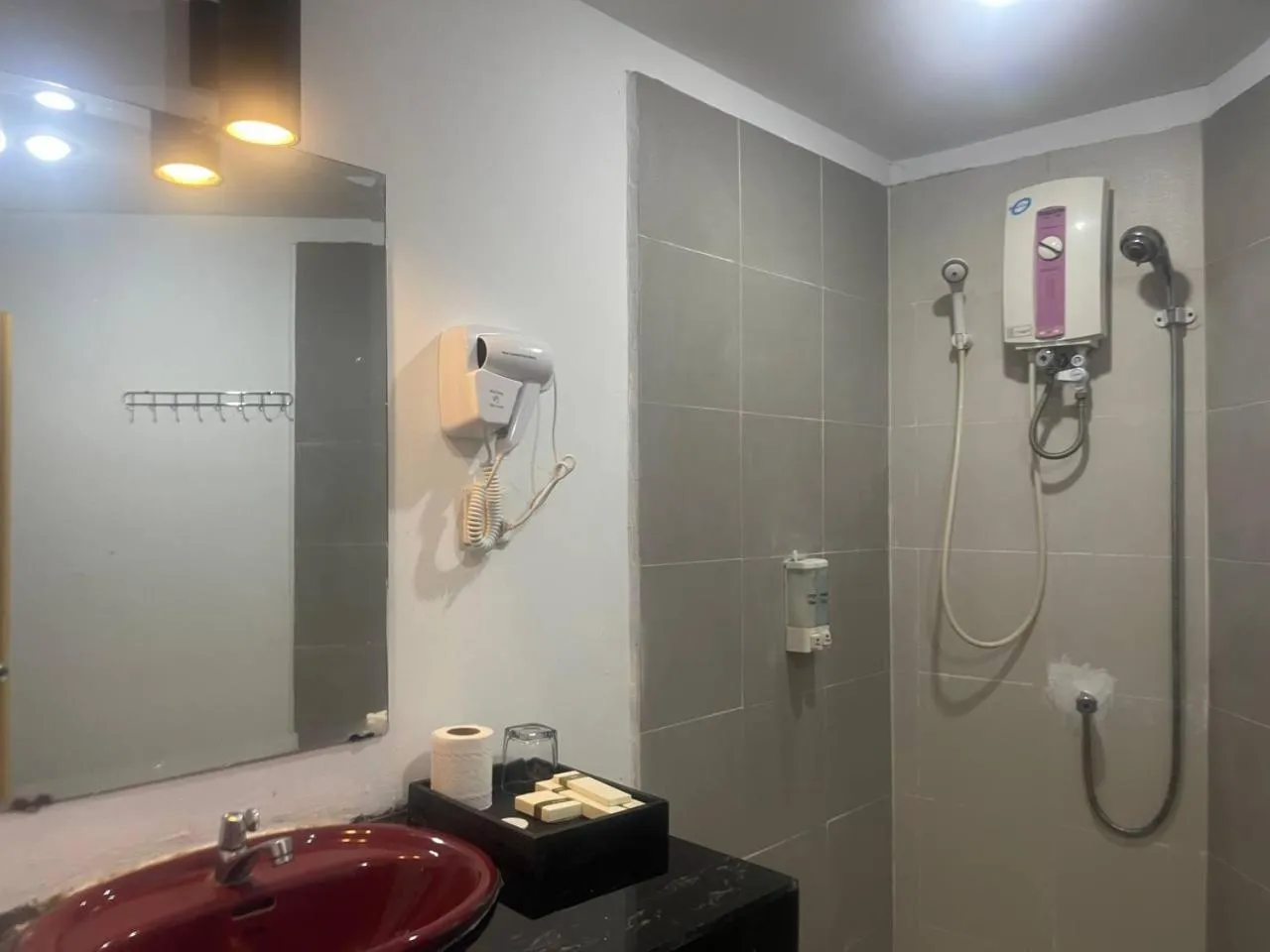 Toilet in Best Central Point Hotel