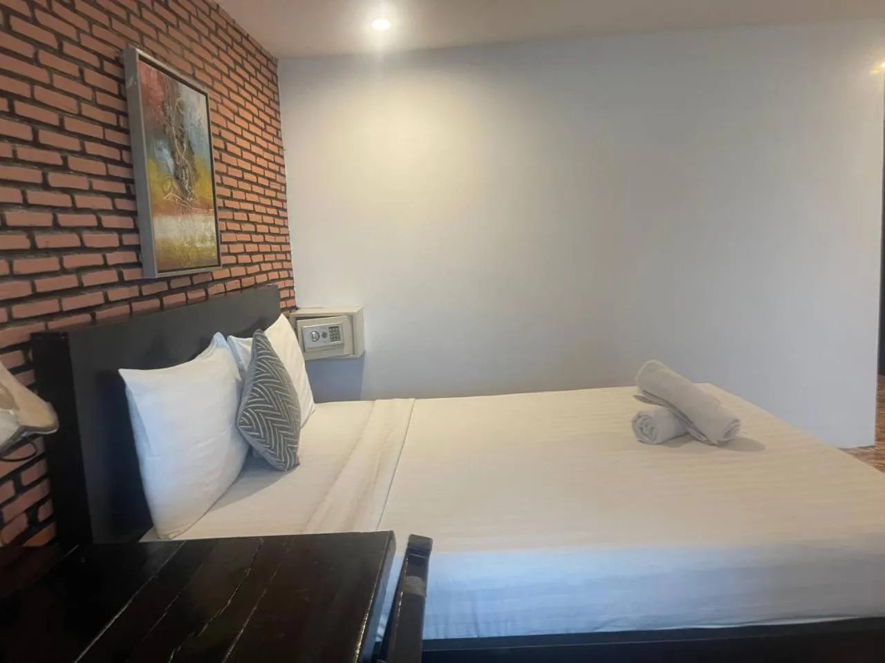 Bedroom, Bed in Best Central Point Hotel