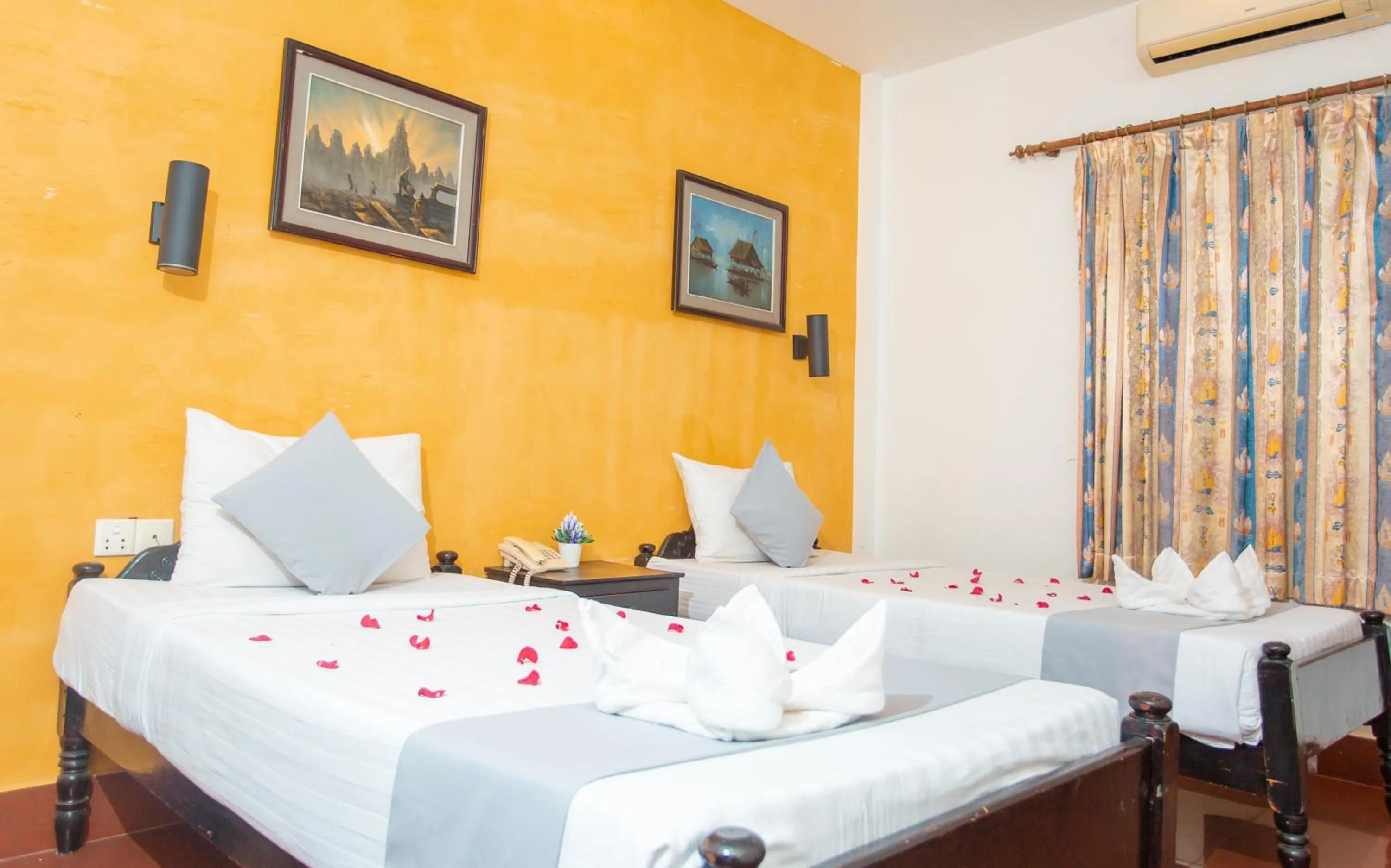 Bed in Best Central Point Hotel