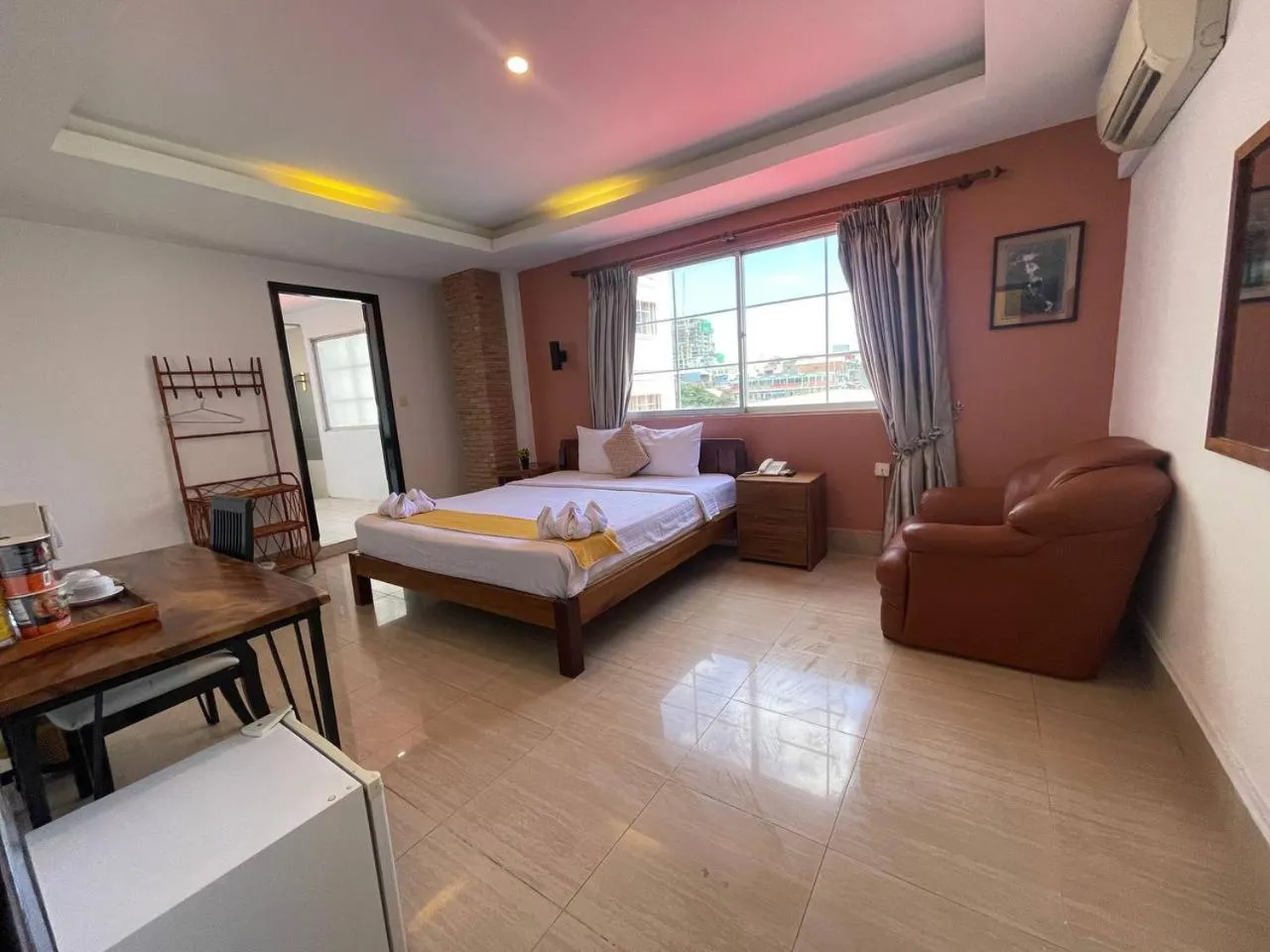 Bedroom, Bed in Best Central Point Hotel