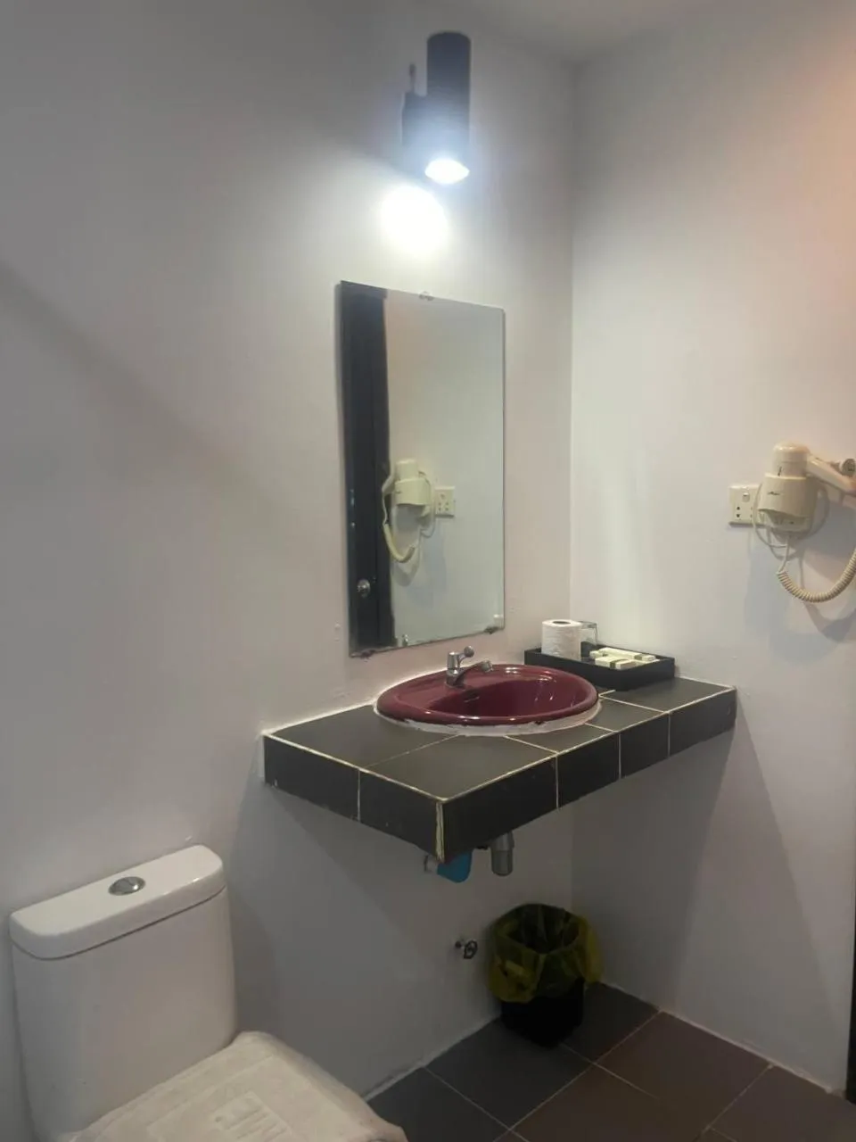 Toilet in Best Central Point Hotel