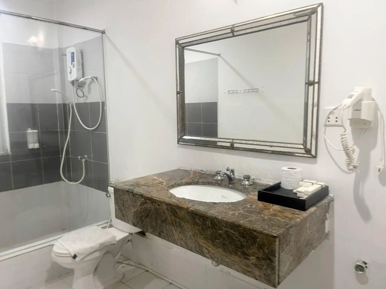 Bathroom in Best Central Point Hotel