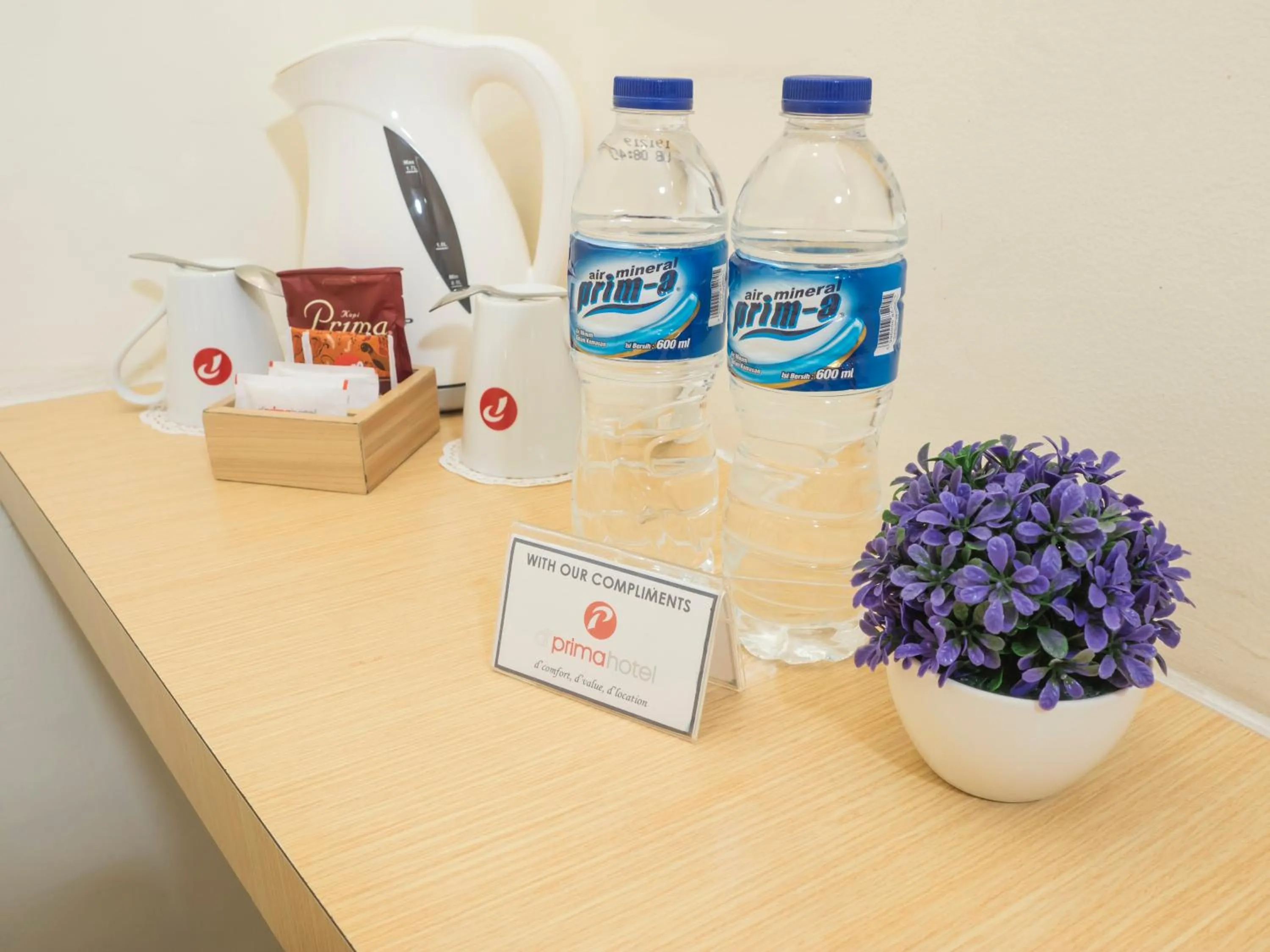 Coffee/tea facilities in d'primahotel Airport Jakarta 2