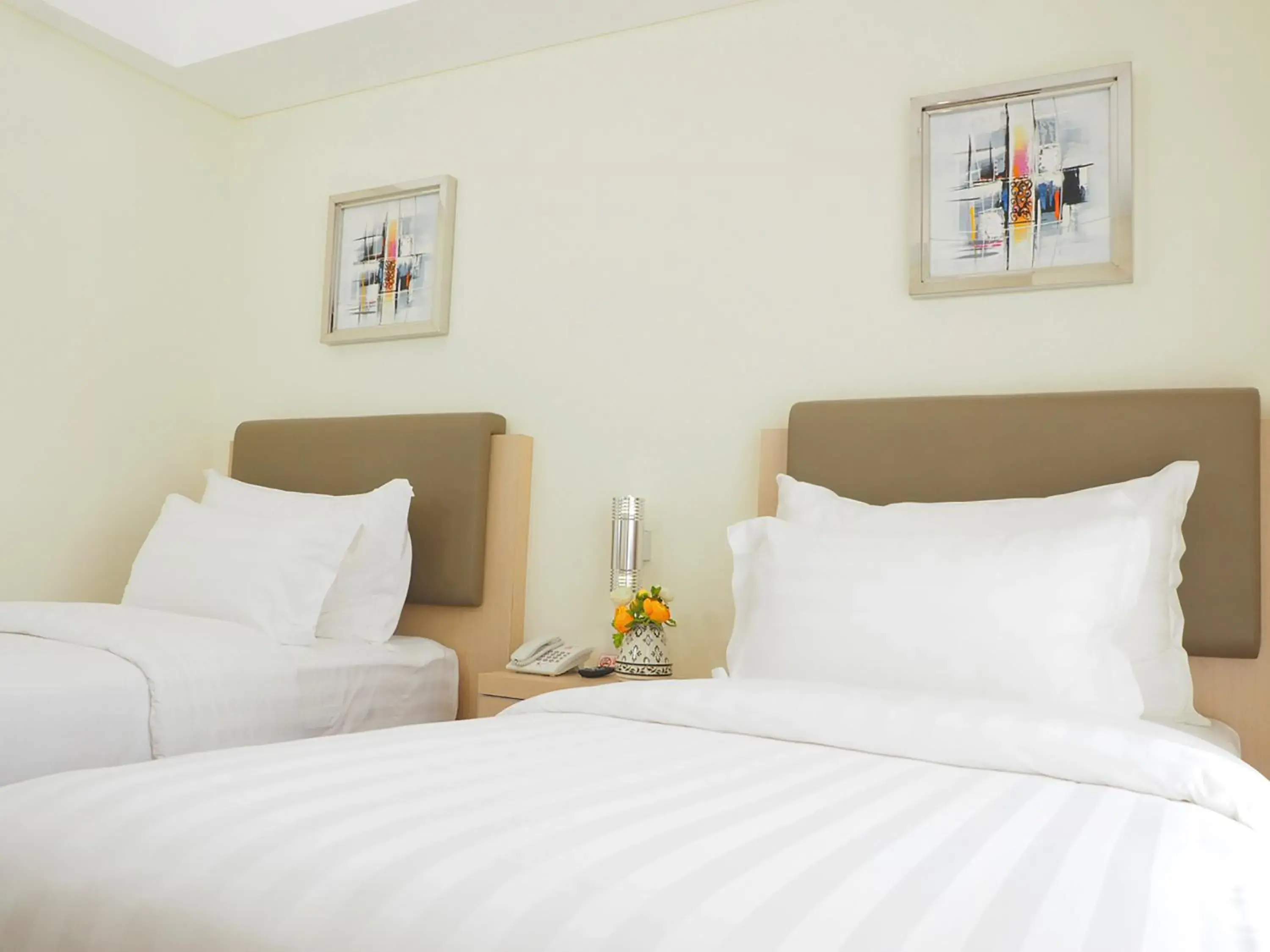 Superior Twin Room with No Window in d'primahotel Airport Jakarta 2 Superior Twin Room with No Window in d'primahotel Airport Jakarta 2