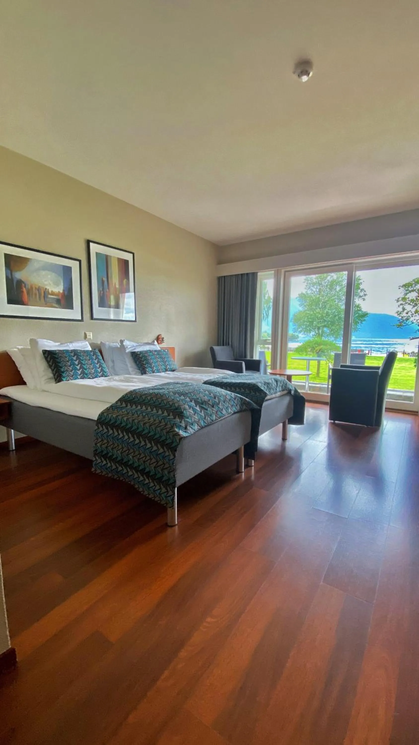 Bed in Rosendal Fjordhotel