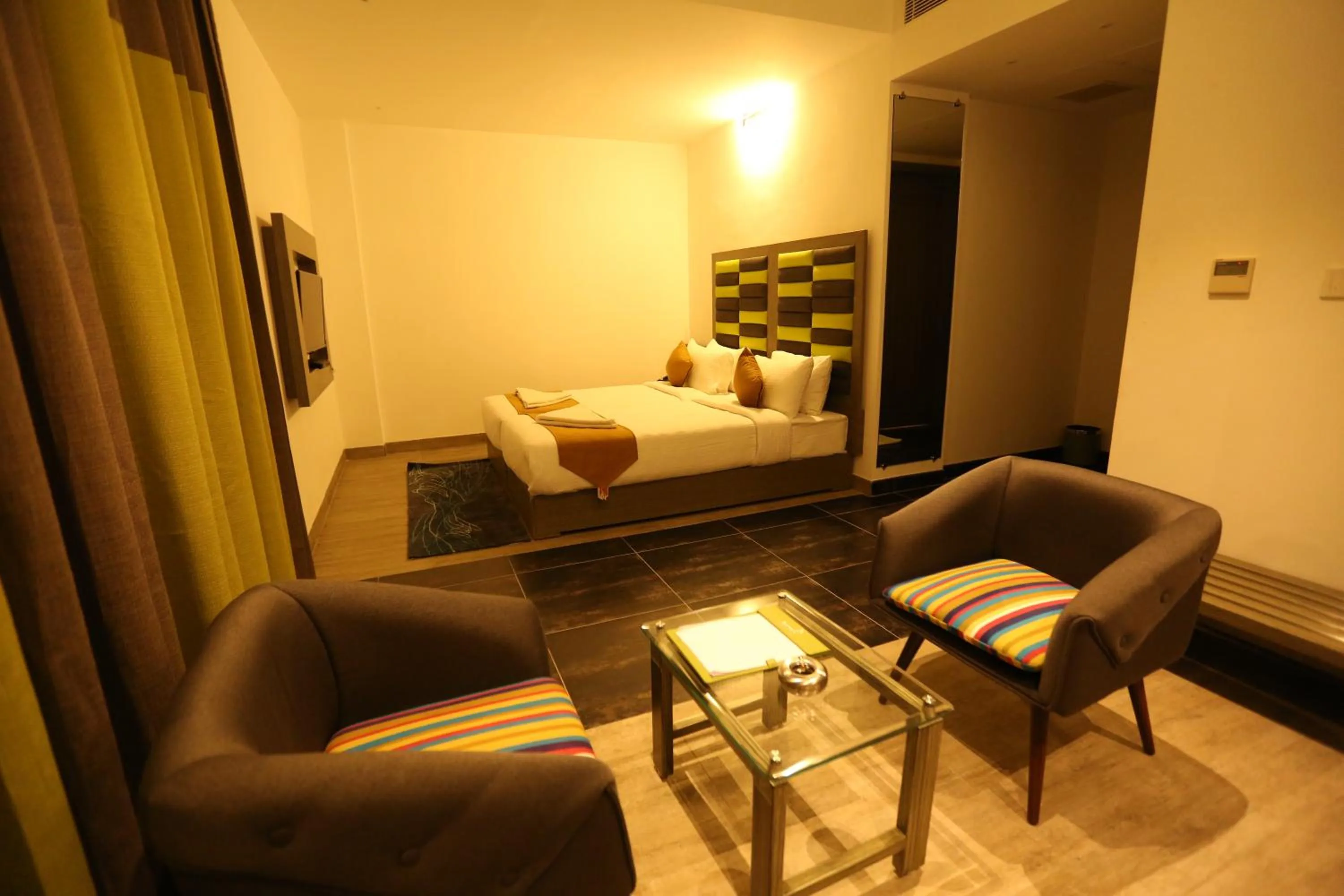 Bedroom, Bed in Hotel Jump In & Out