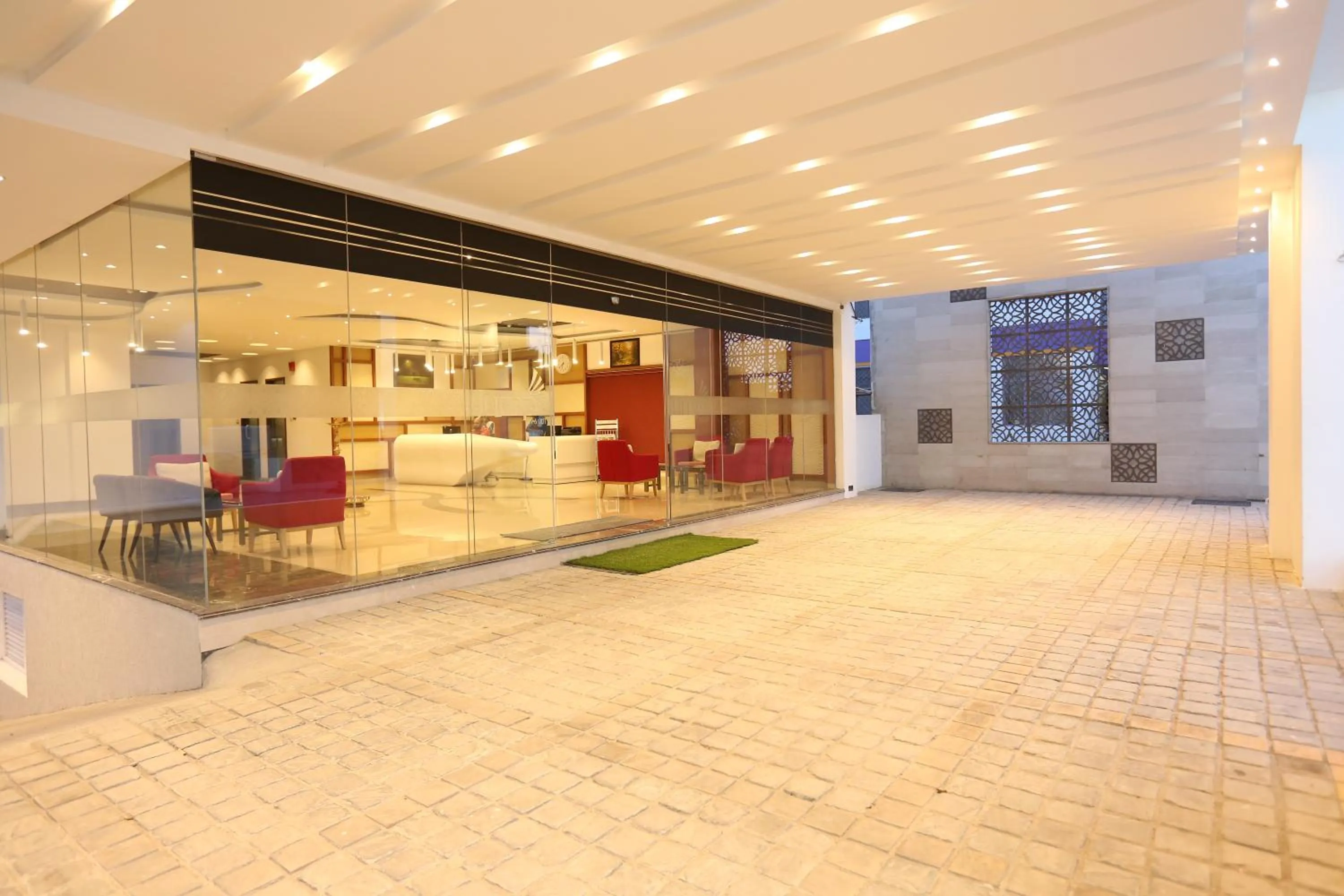 Facade/entrance in Hotel Jump In & Out