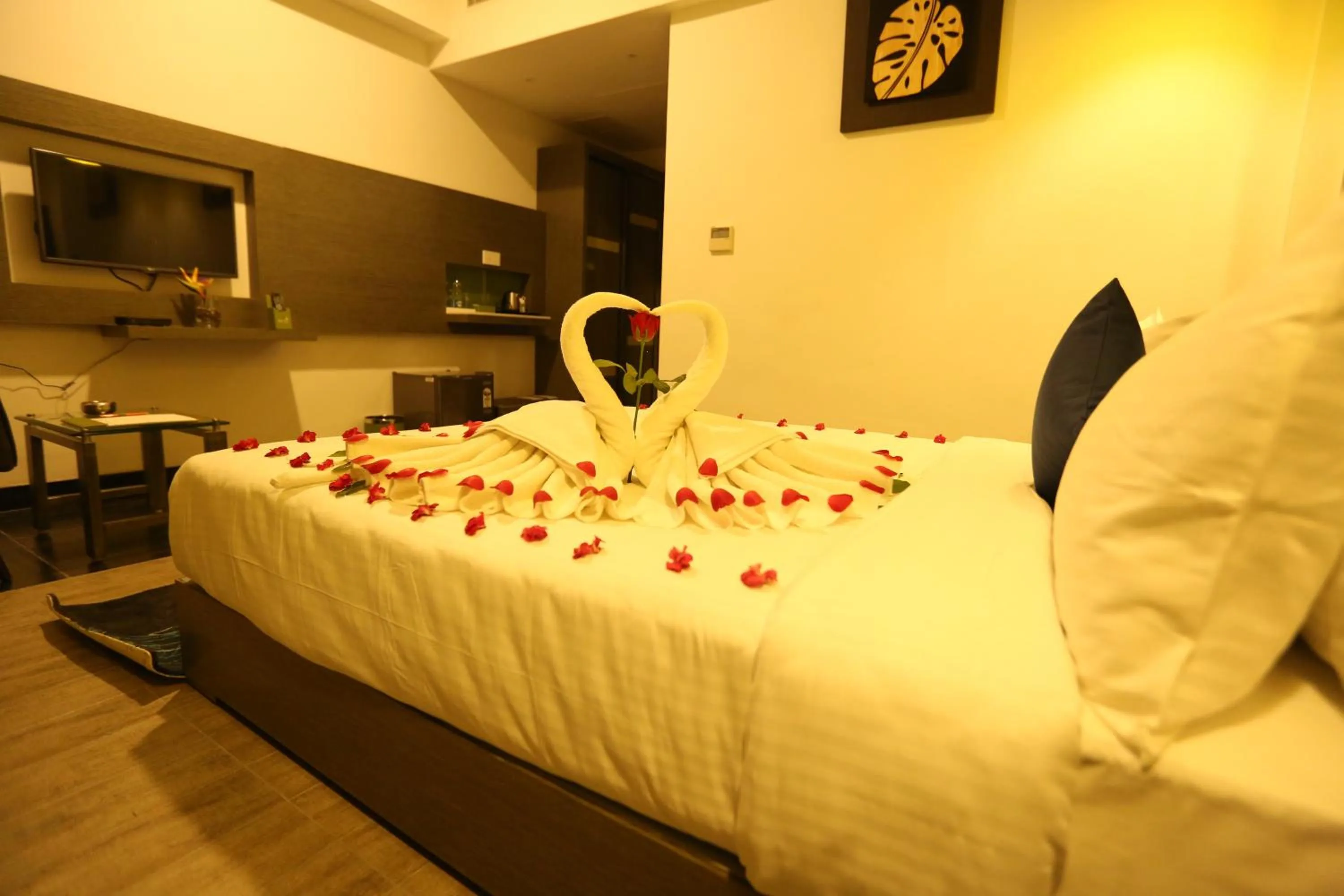 Bedroom, Bed in Hotel Jump In & Out