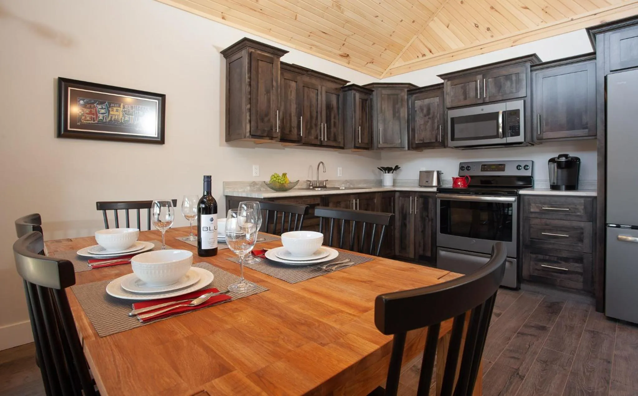 Kitchen or kitchenette in Indian Falls Chalets