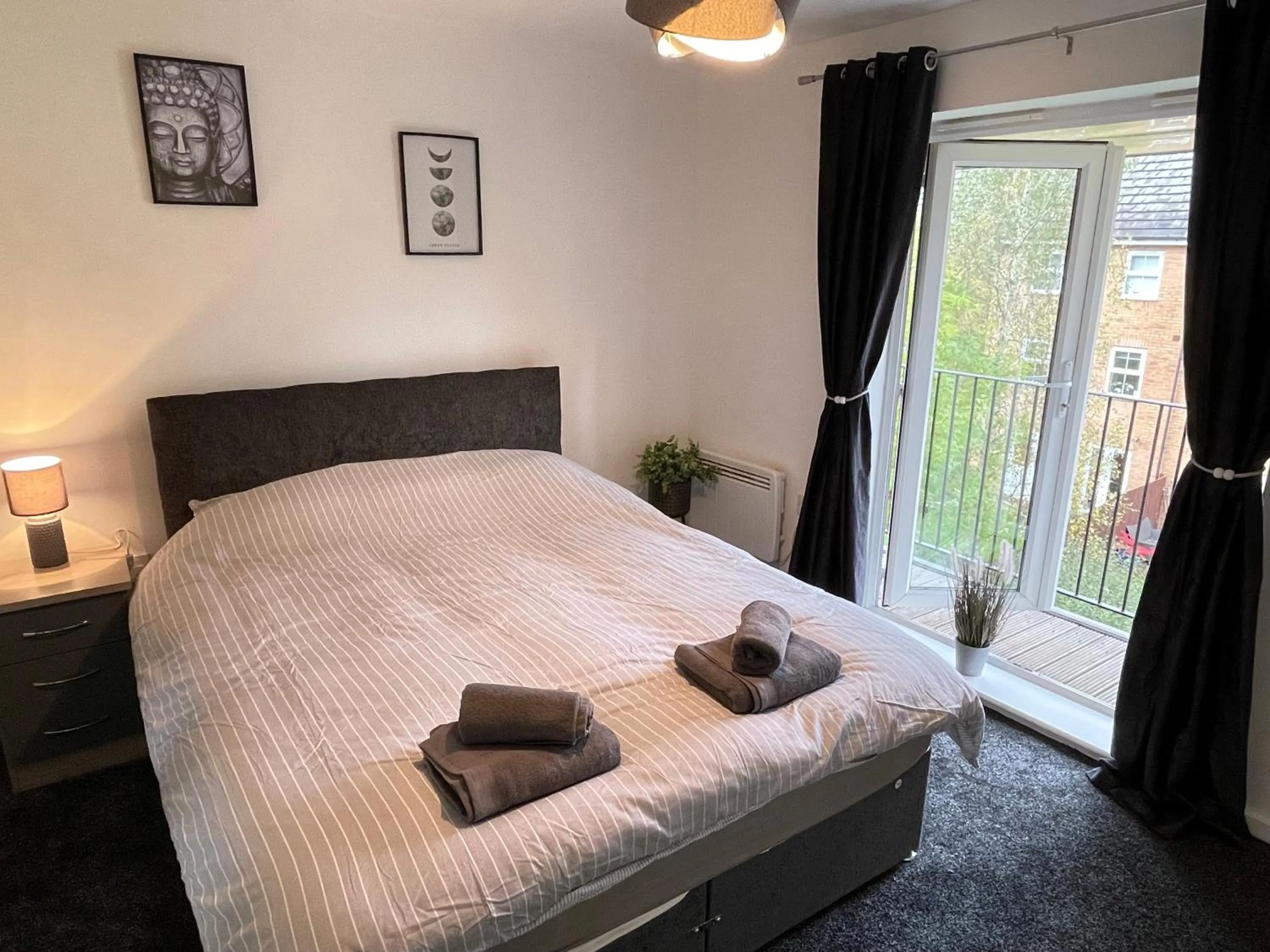 Bedroom, Bed in Grand Central Littleover Deluxe Apartments