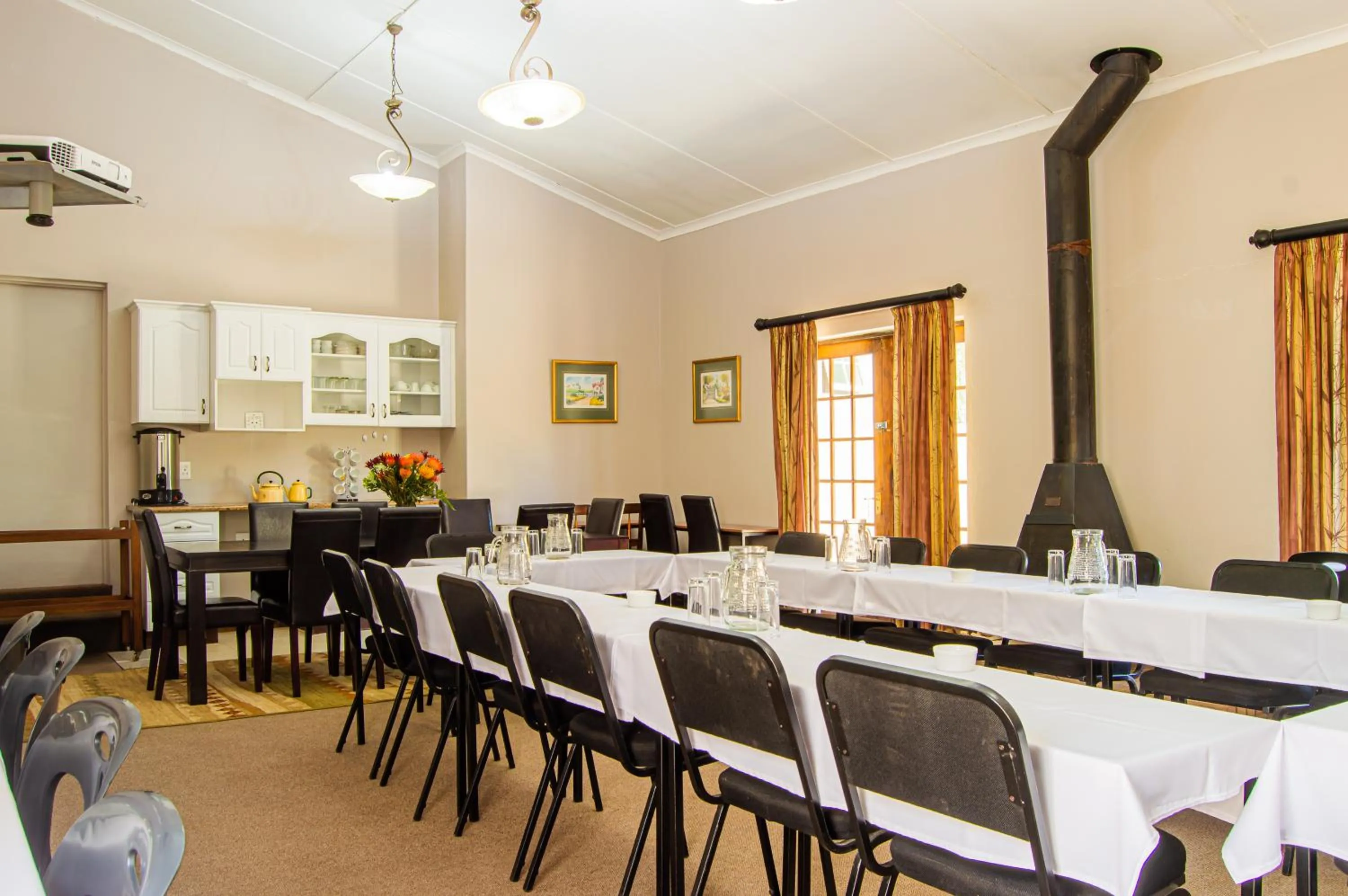 Meeting/conference room in Dunroamin Bed and Breakfast