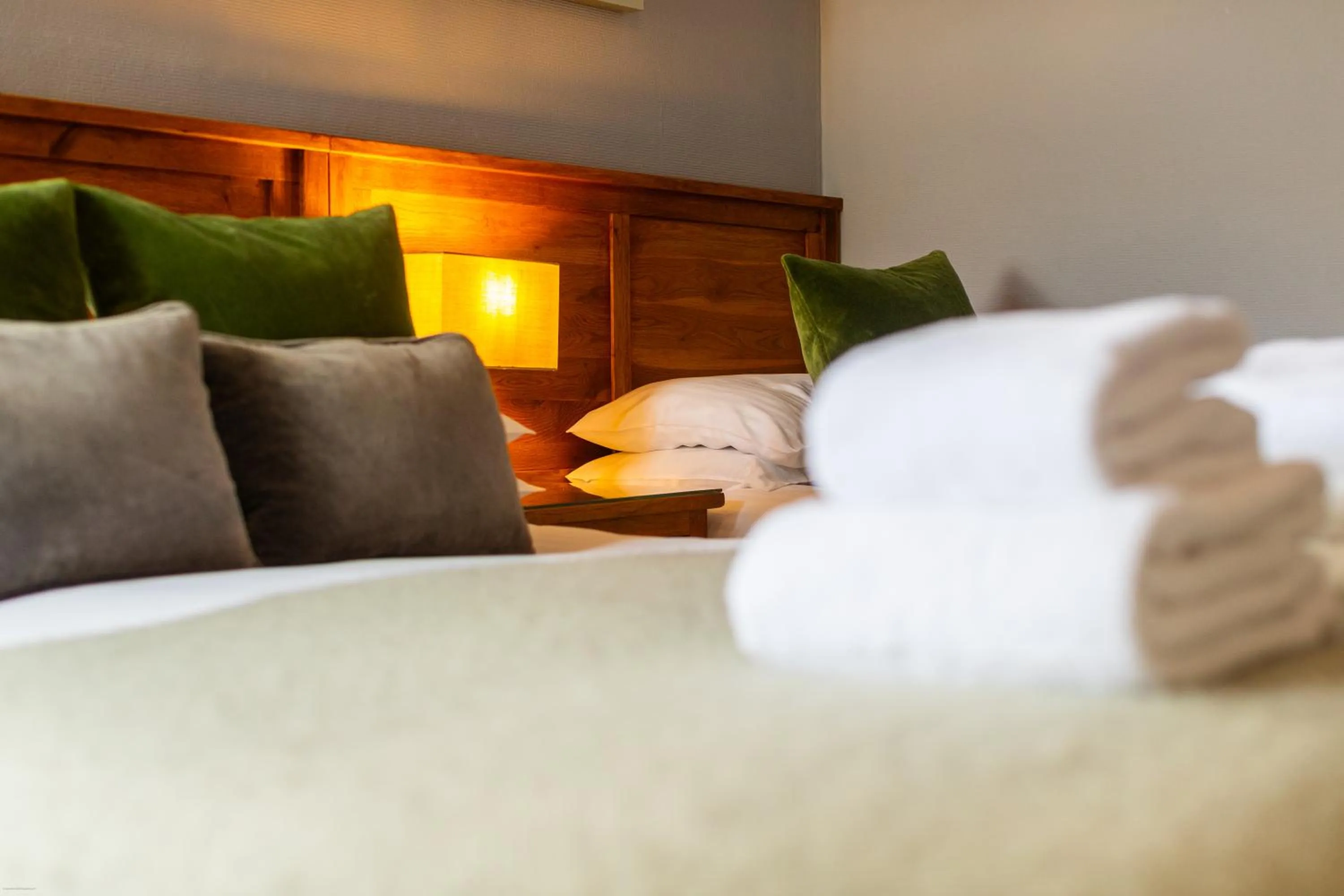 Bedroom, Bed in Oakfold House