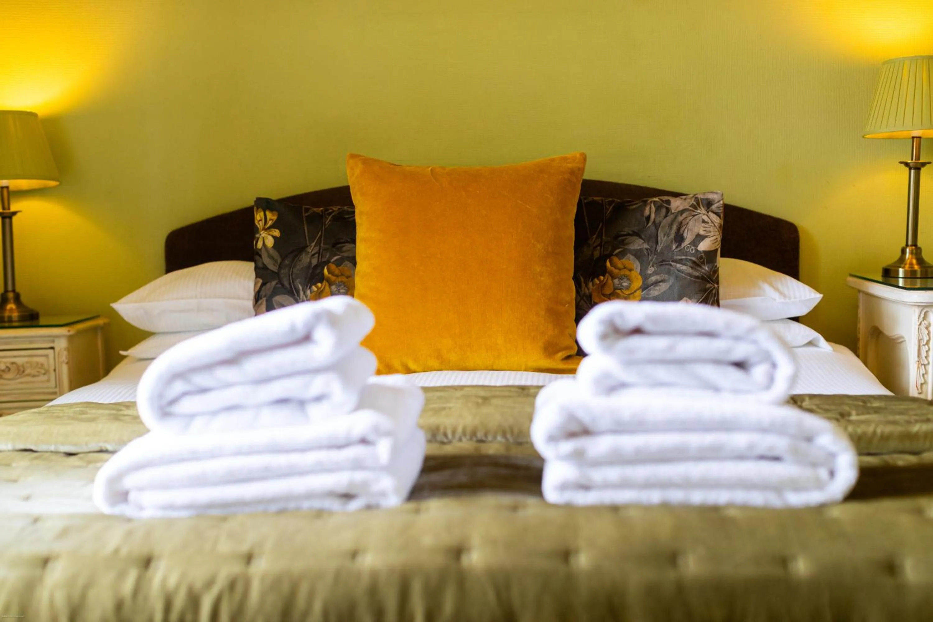 towels, Bed in Oakfold House