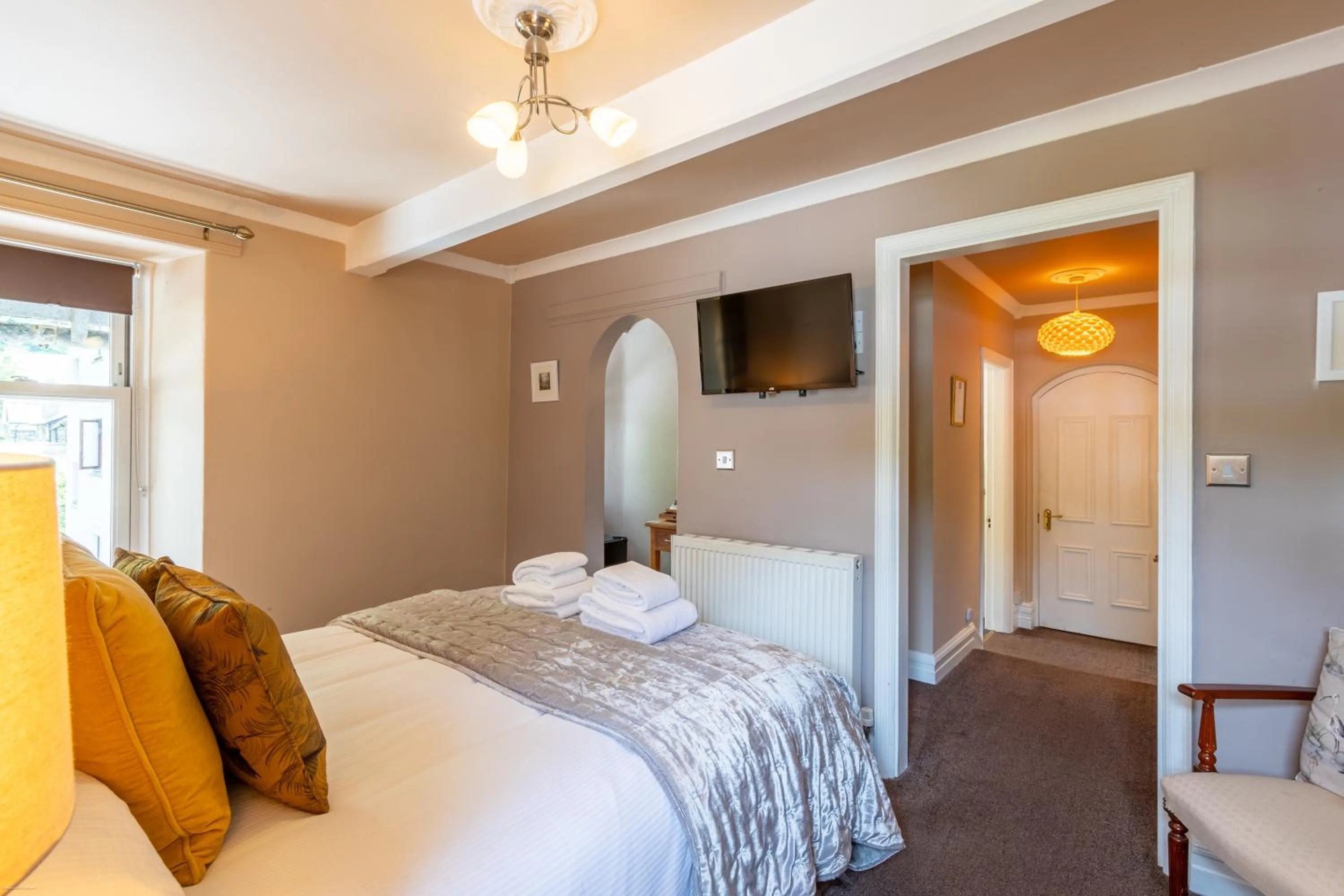 Bedroom, Bed in Oakfold House