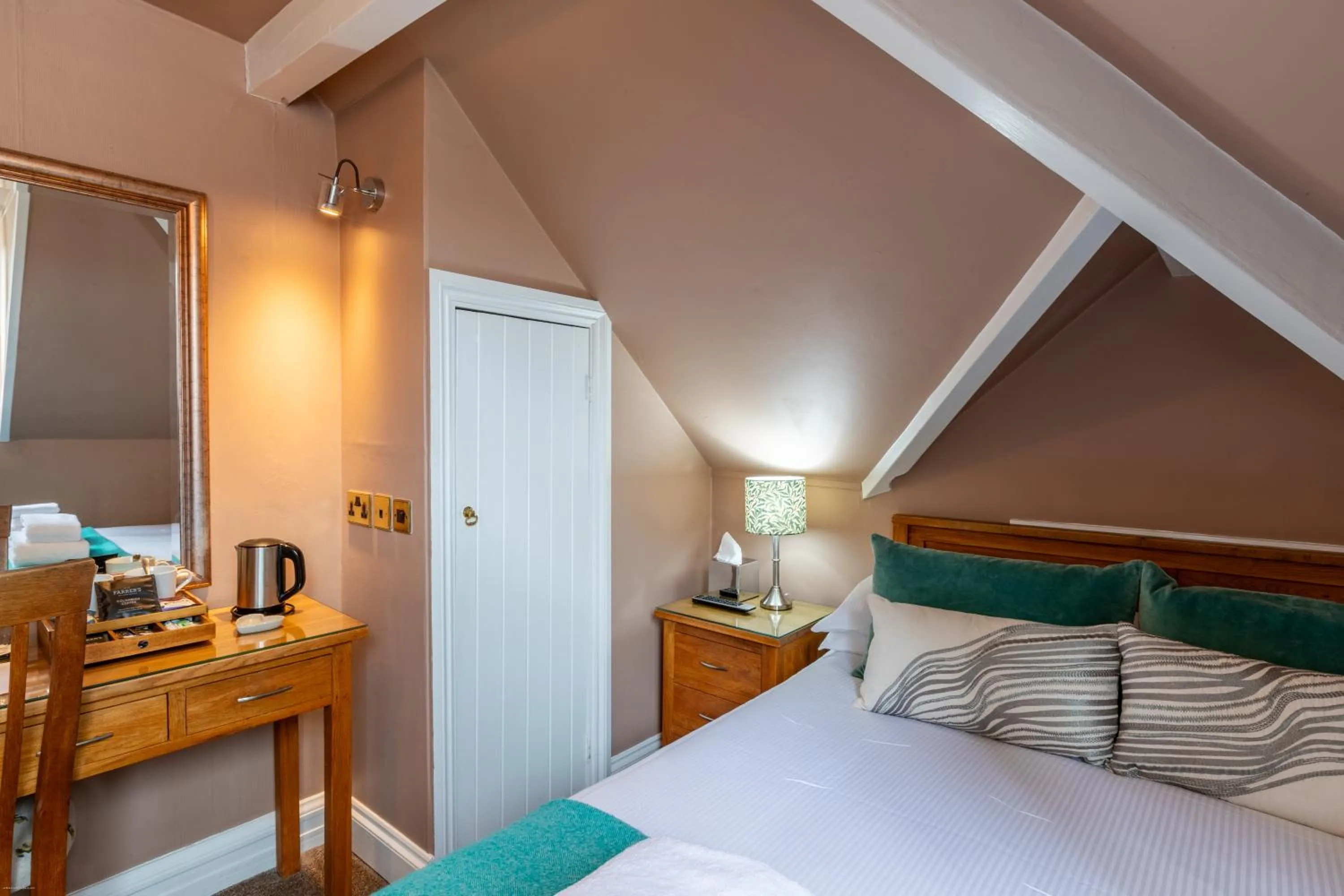 Bedroom, Bed in Oakfold House