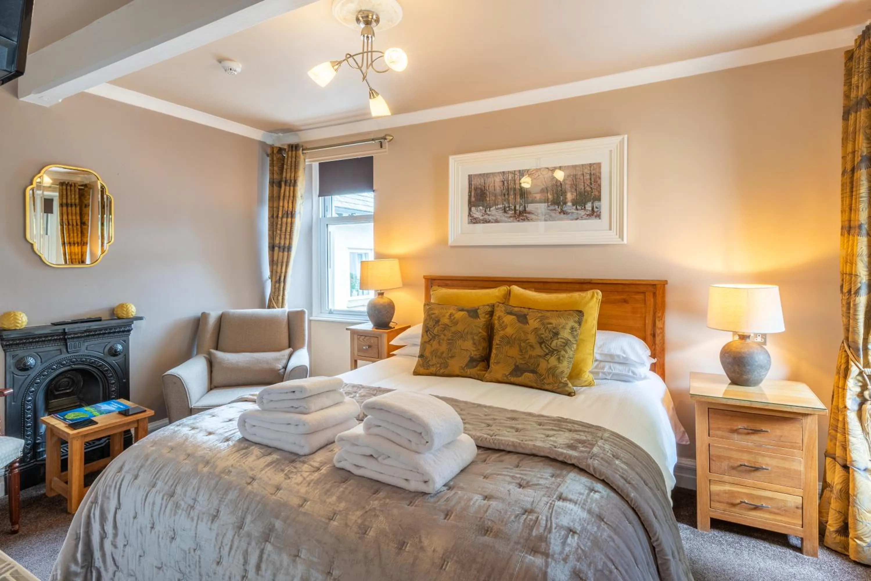 Seating area, Bed in Oakfold House