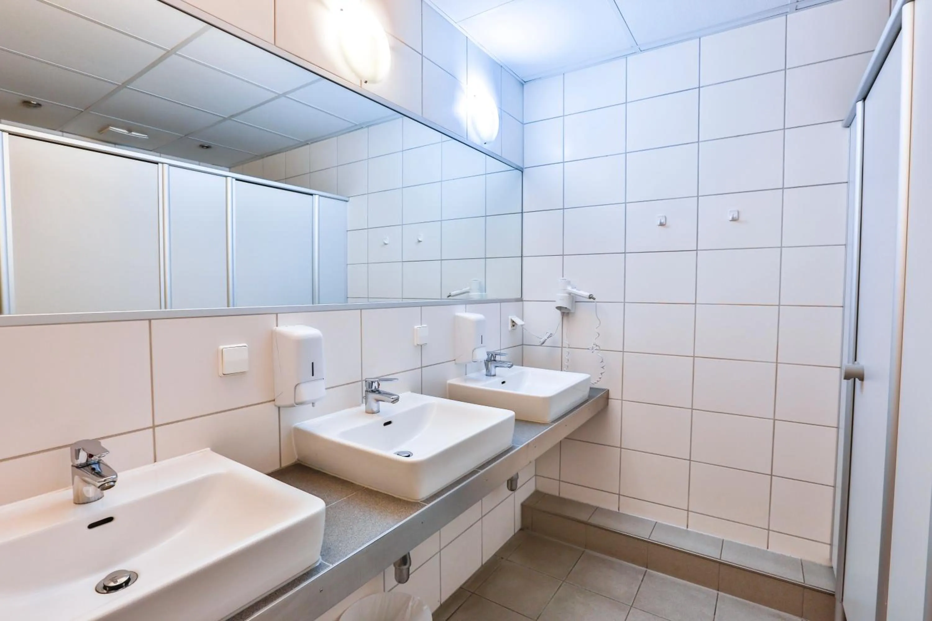 Bathroom in Hostel Gästehaus Kaiserpassage- Ihr Cityhostel