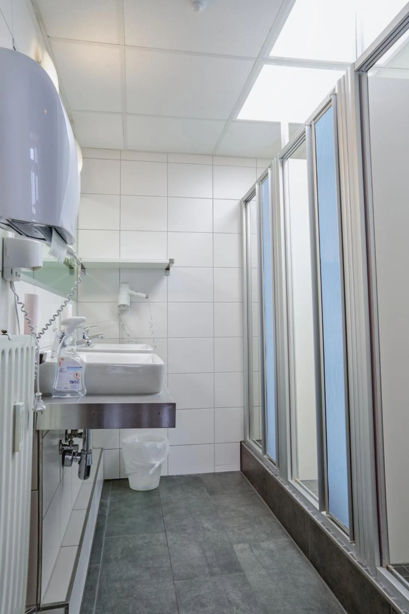 Bathroom in Hostel Gästehaus Kaiserpassage- Ihr Cityhostel