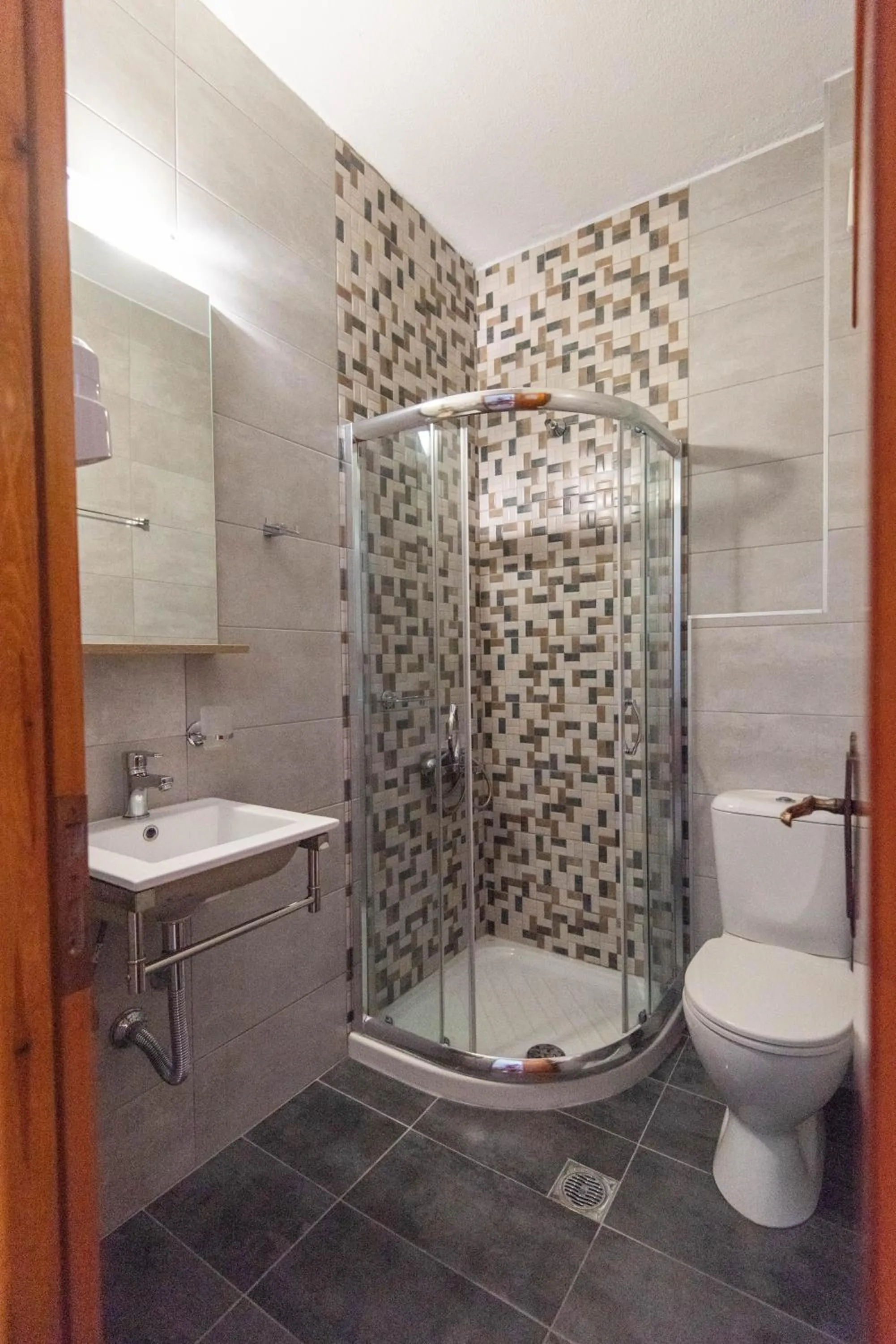 Shower in Domus Inn