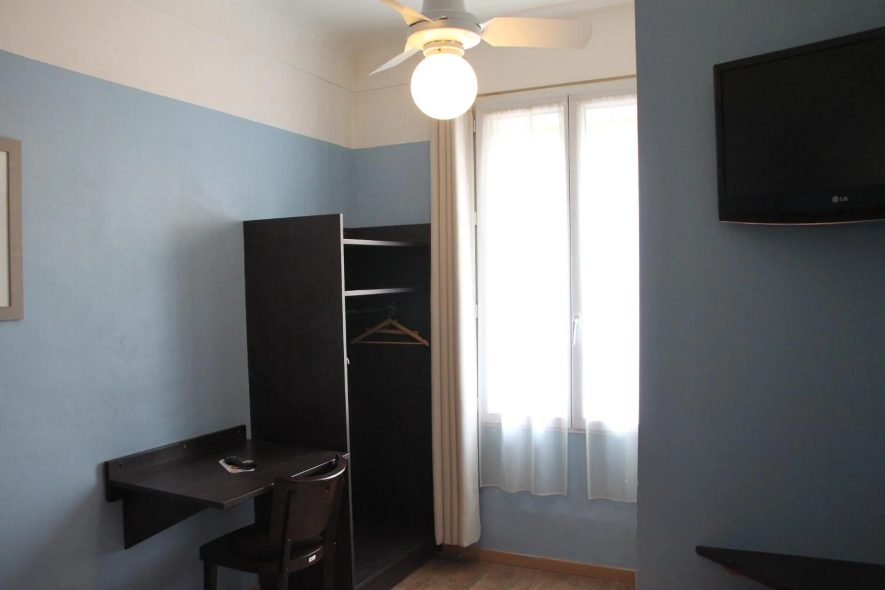 TV and multimedia in Hôtel Trianon