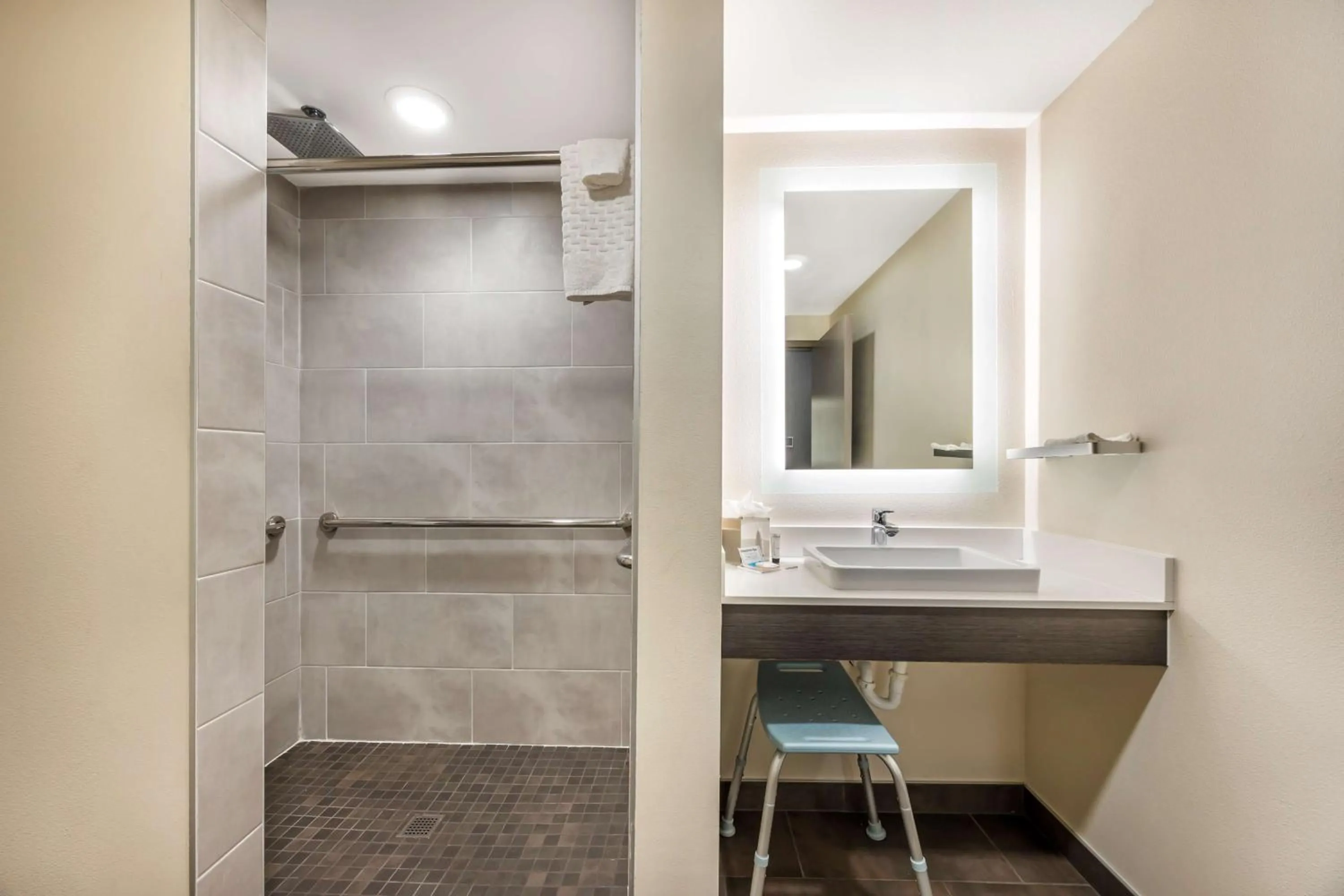 Bathroom in Vīb Best Western Springfield