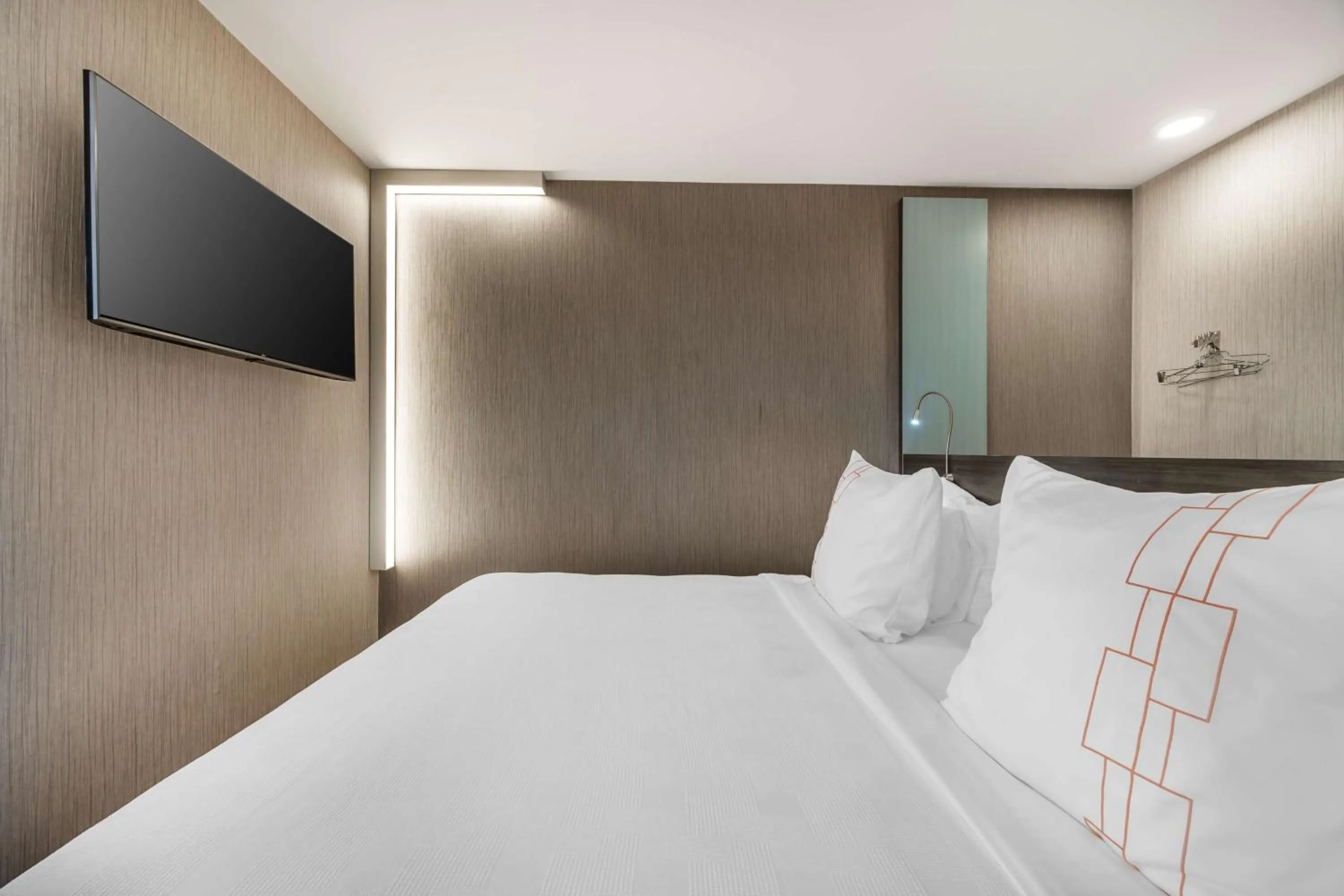 Bedroom, Bed in Vīb Best Western Springfield