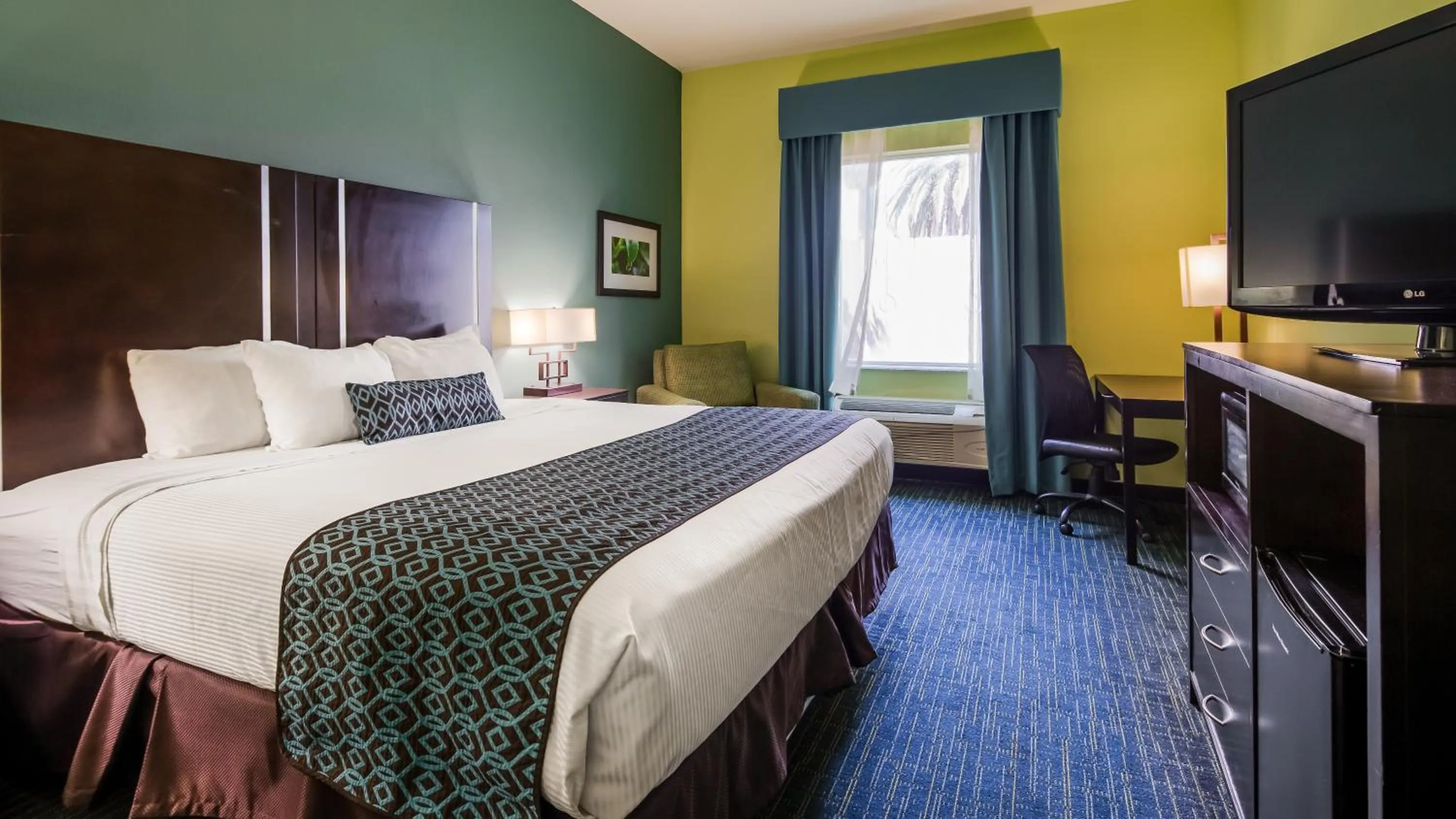 Bedroom in Best Western Plus Carrizo Springs Inn & Suites