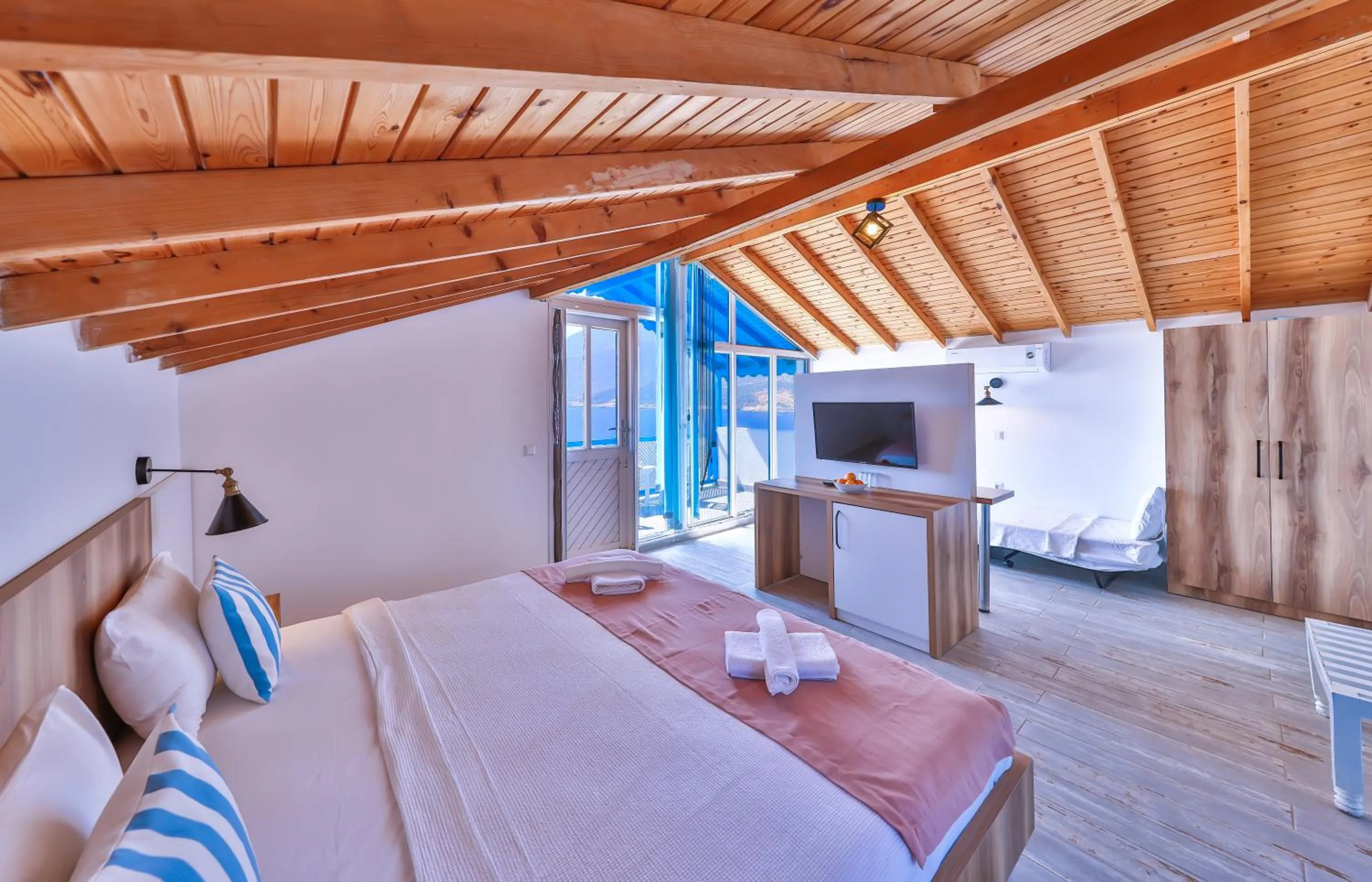 TV and multimedia in Arpia Hotel