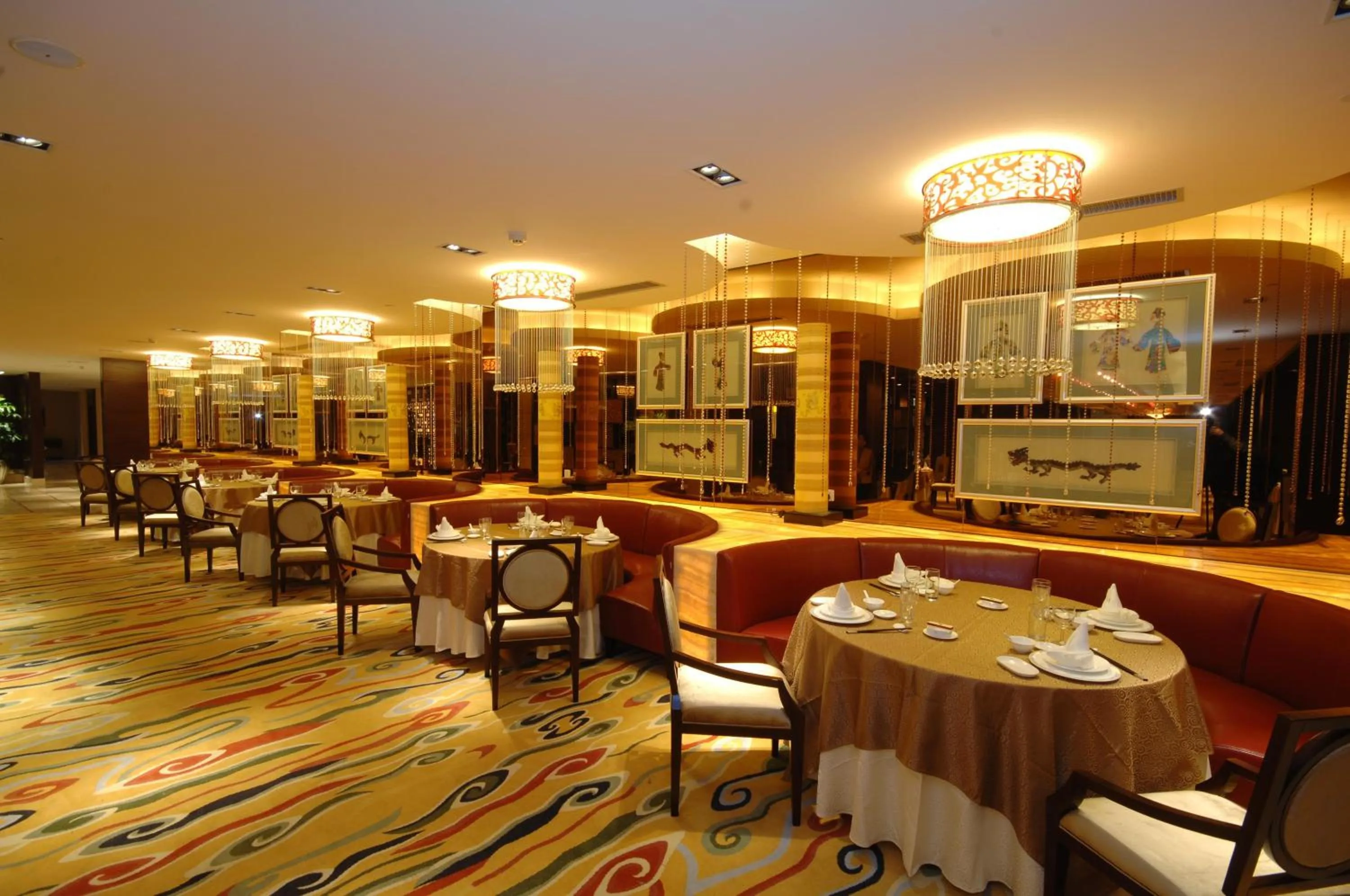 Restaurant/places to eat in Royal Palace Hotel Haining