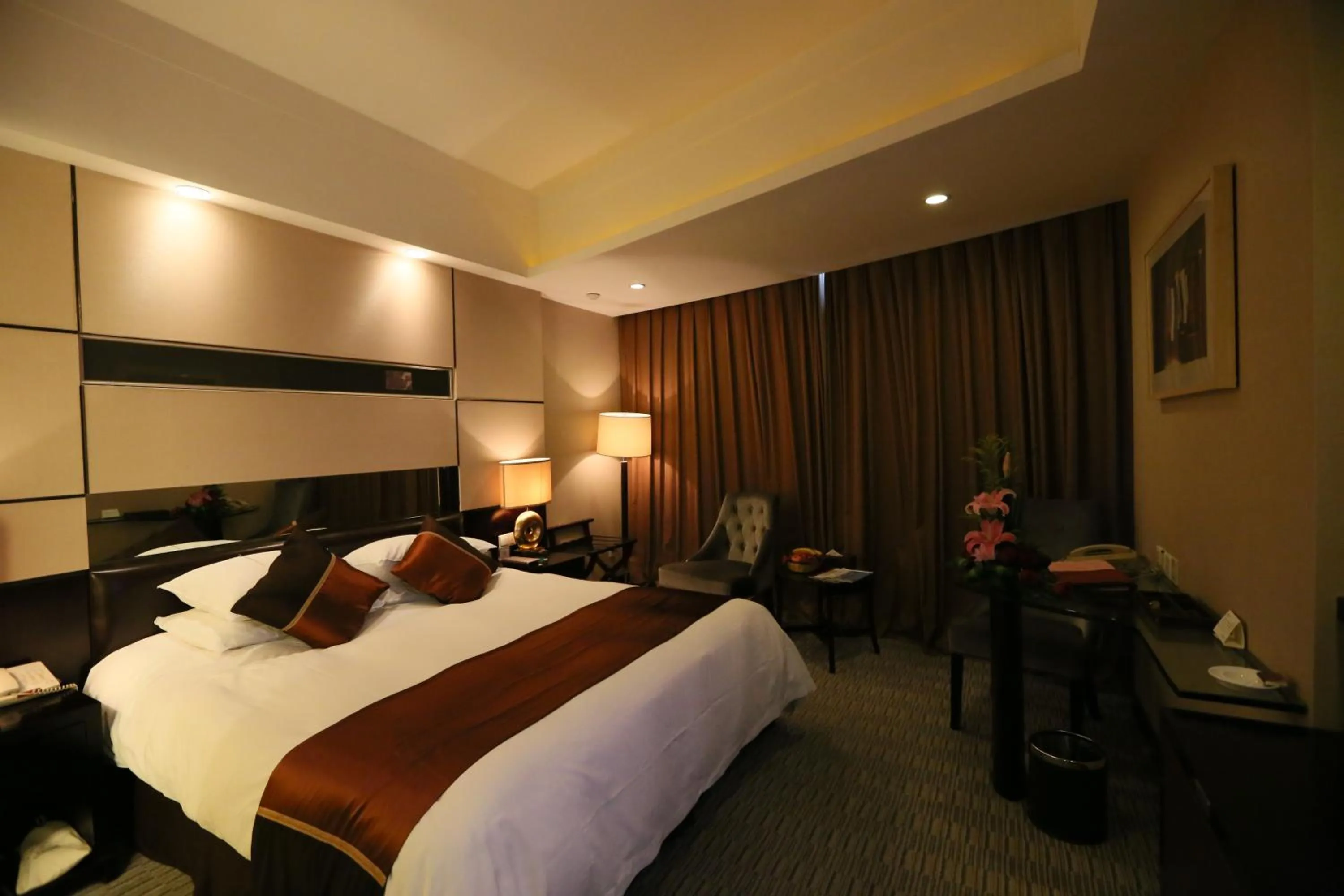 Photo of the whole room, Bed in Royal Palace Hotel Haining