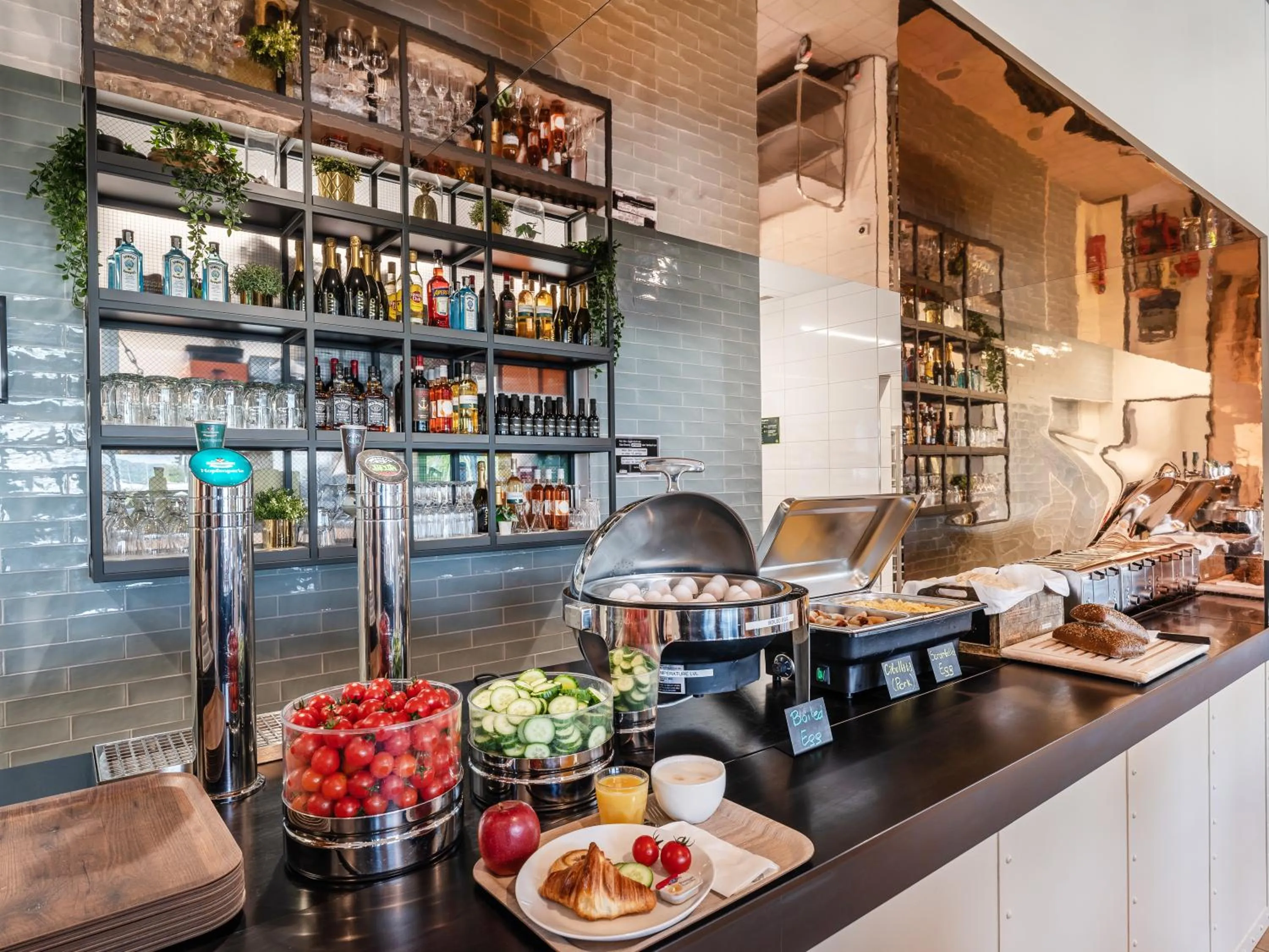 Breakfast in B&B HOTEL Zürich Airport