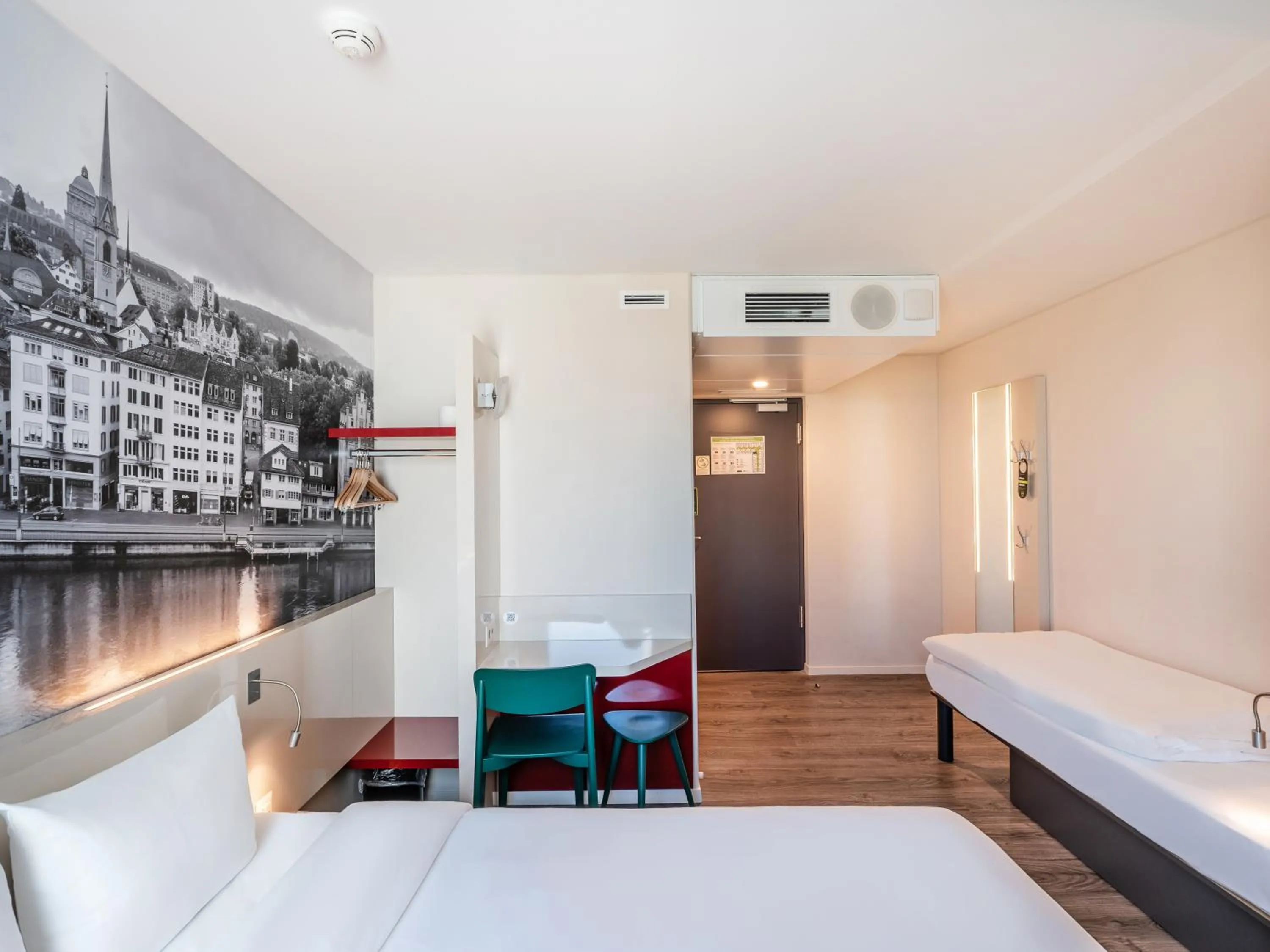 Bed in B&B HOTEL Zürich Airport