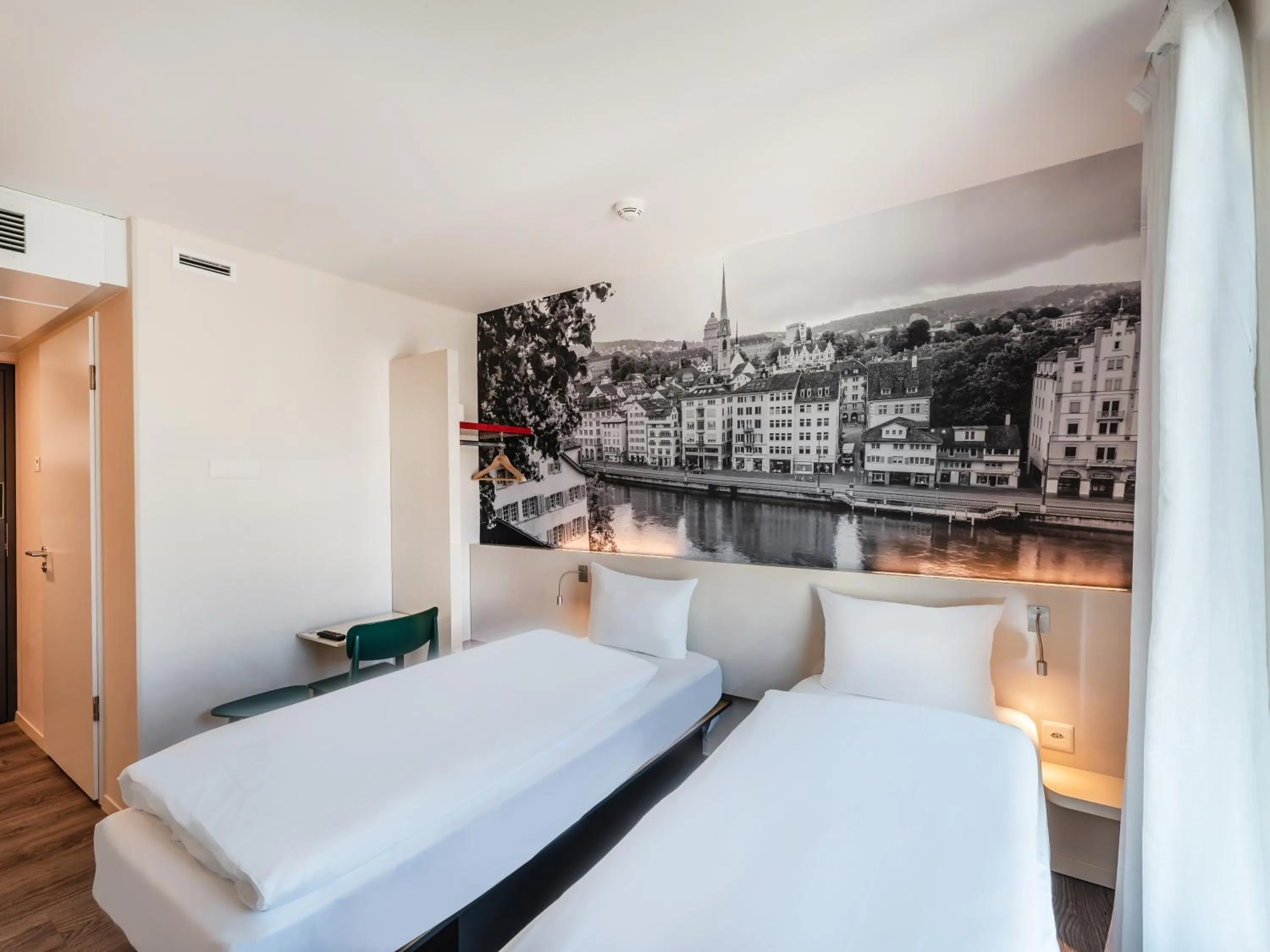 Bed in B&B HOTEL Zürich Airport